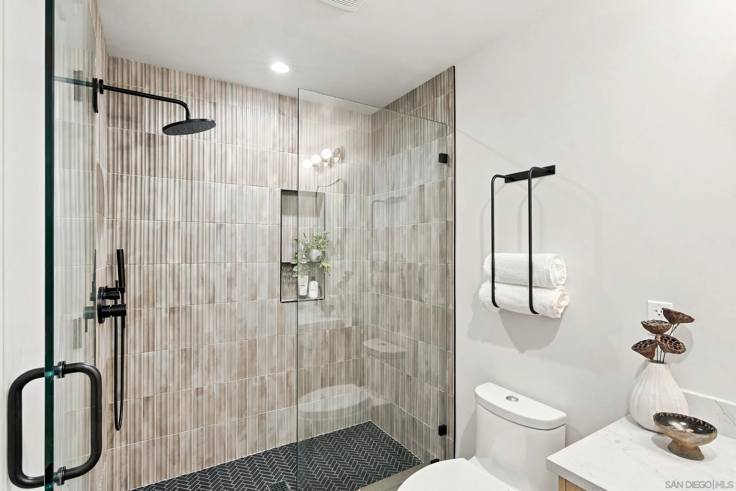 4224 Tonopah Ave, San Diego, CA 92110 4224 Tonopah Ave, San Diego, CA 92110