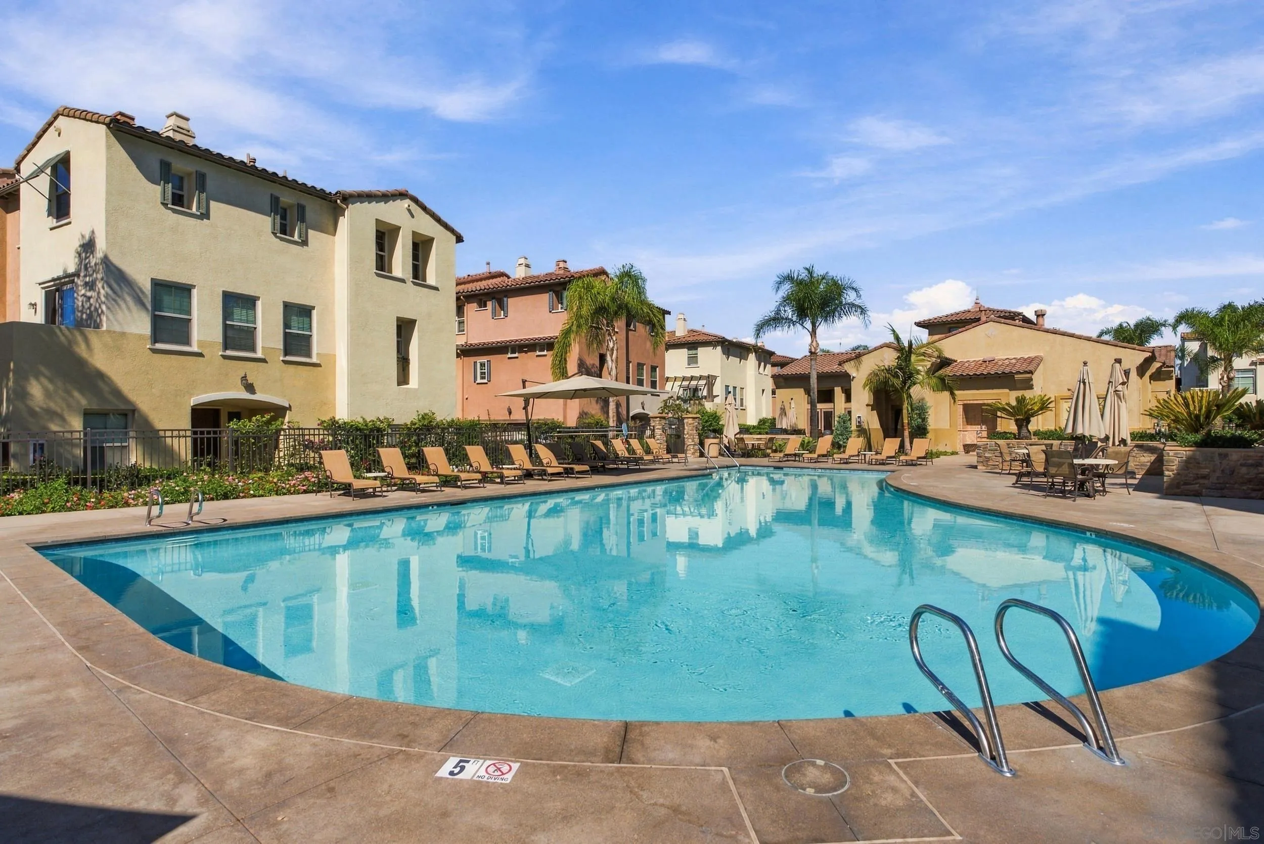 573 Almond Rd, San Marcos, CA 92078 573 Almond Rd, San Marcos, CA 92078