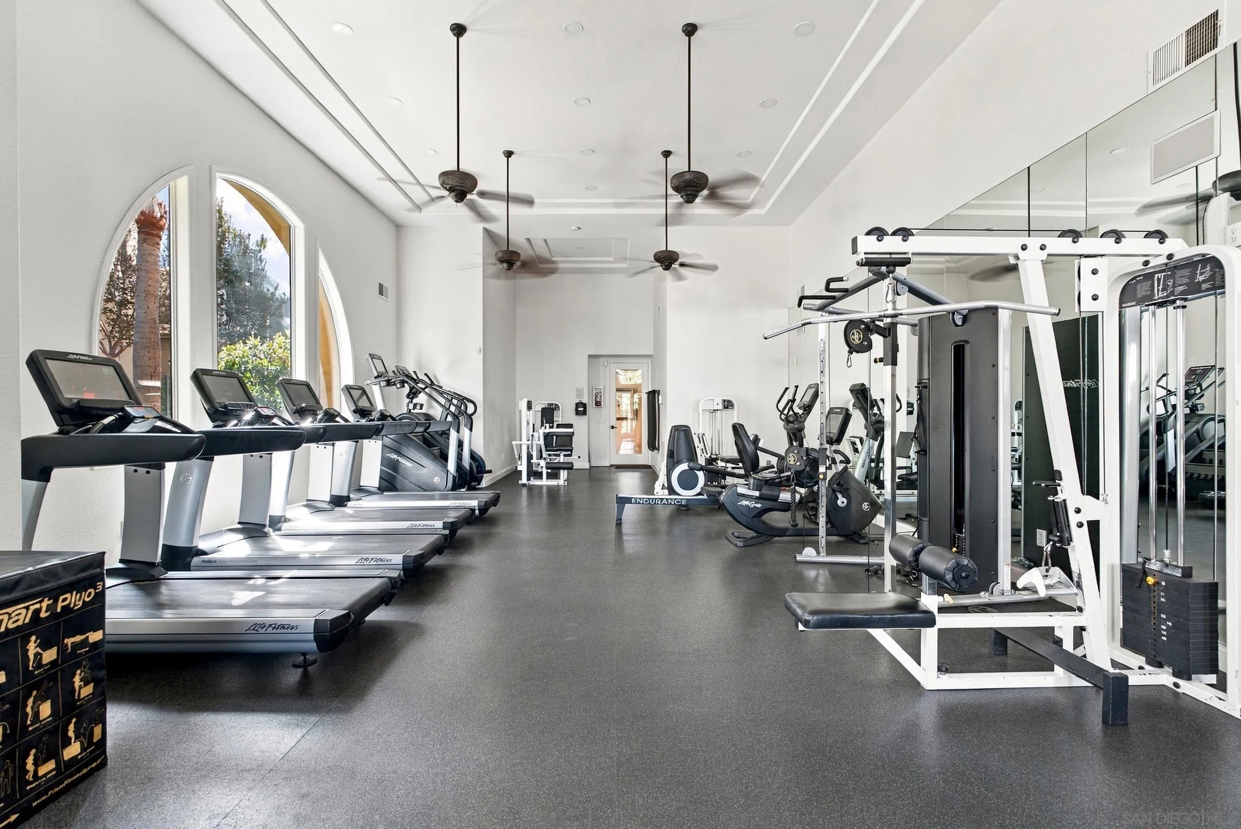 573 Almond Rd, San Marcos, CA 92078 573 Almond Rd, San Marcos, CA 92078