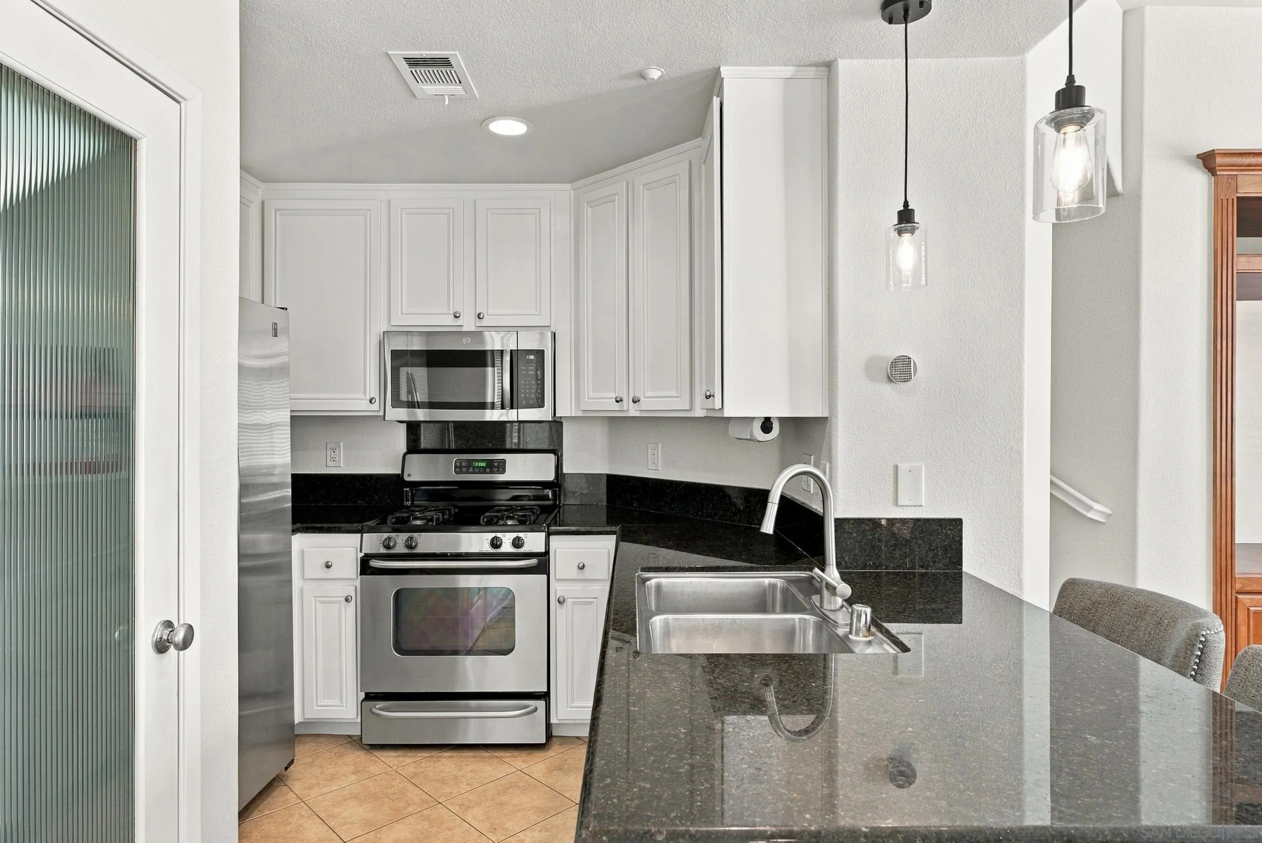 573 Almond Rd, San Marcos, CA 92078 573 Almond Rd, San Marcos, CA 92078