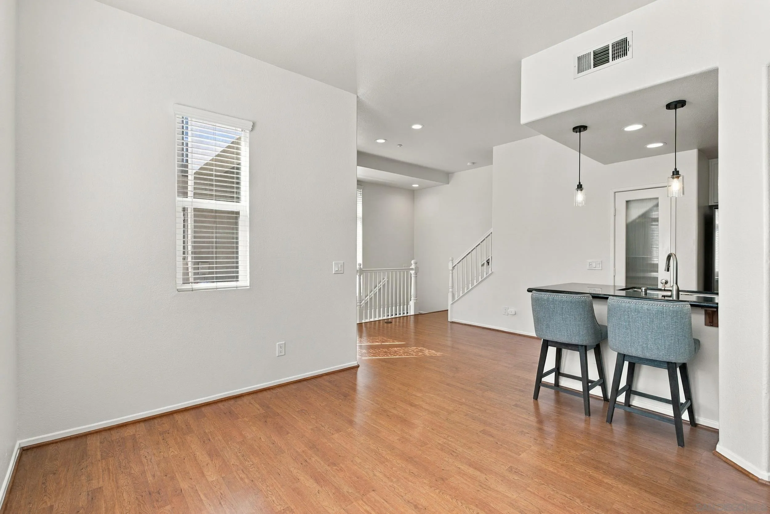 573 Almond Rd, San Marcos, CA 92078 573 Almond Rd, San Marcos, CA 92078