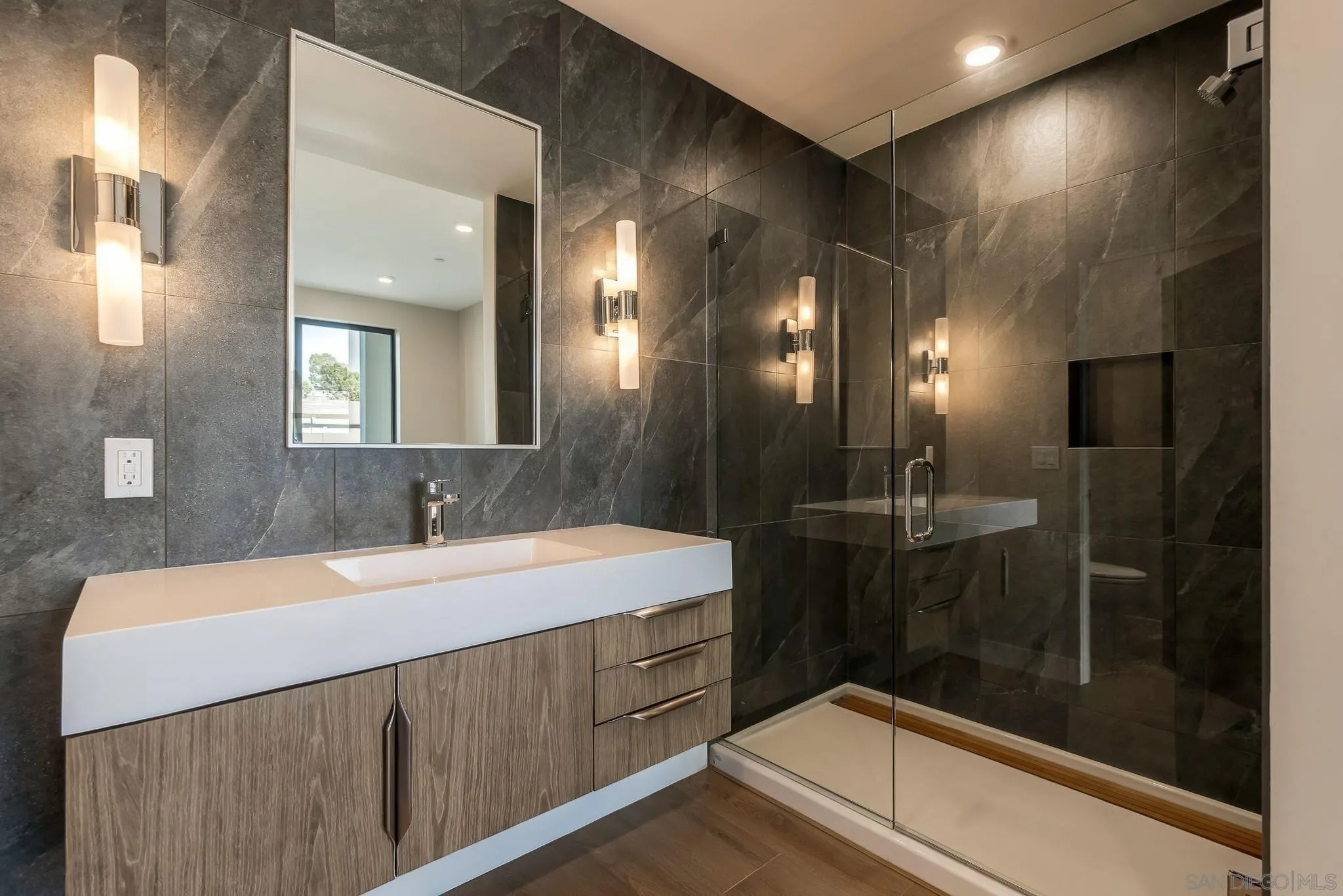 505 N Freeman Street, #201, Oceanside, CA 92054