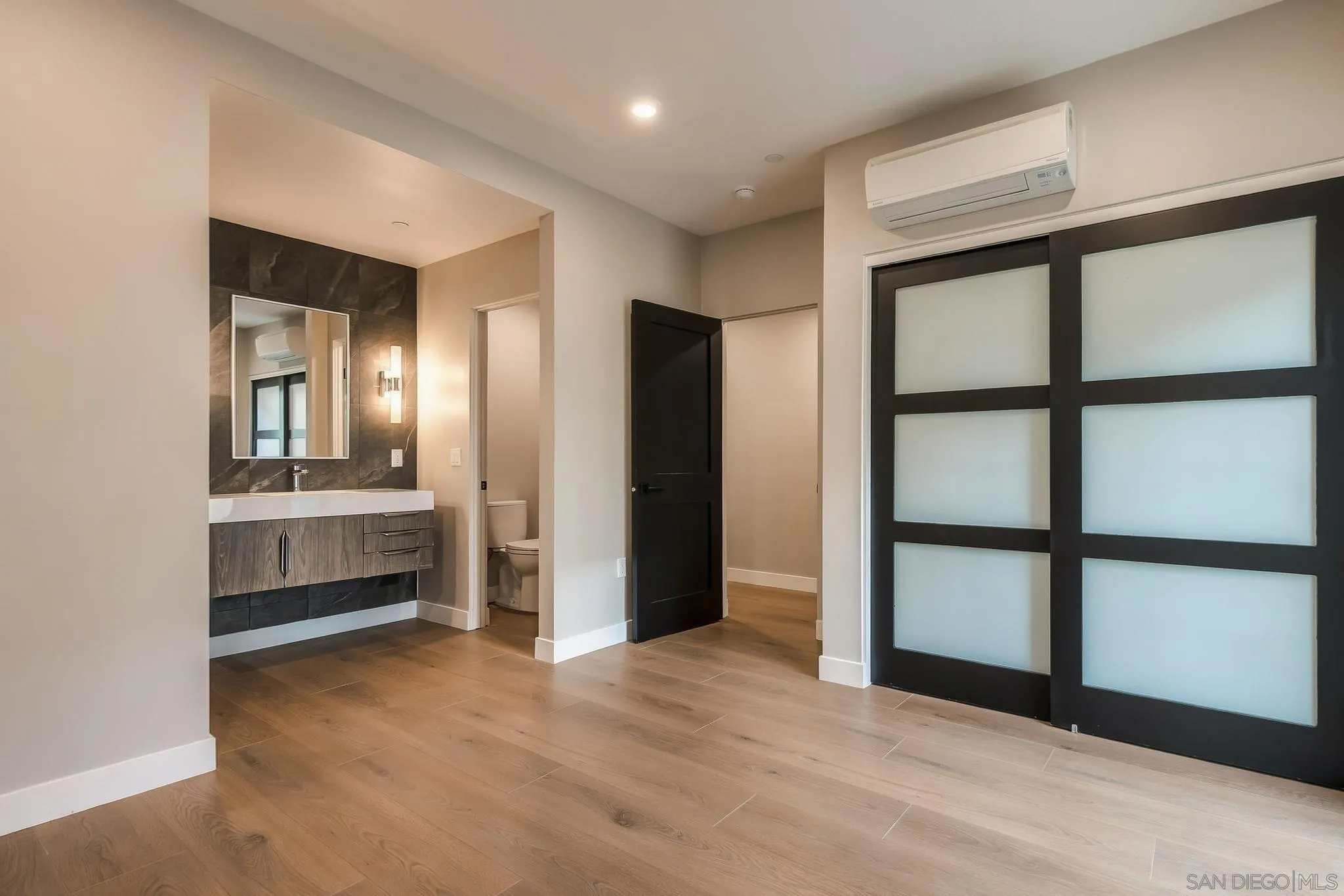 505 N Freeman Street, #201, Oceanside, CA 92054