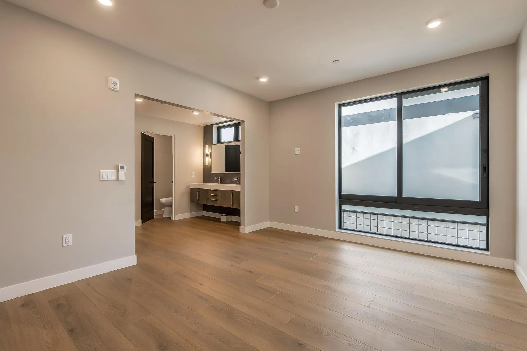505 N Freeman Street, #201, Oceanside, CA 92054
