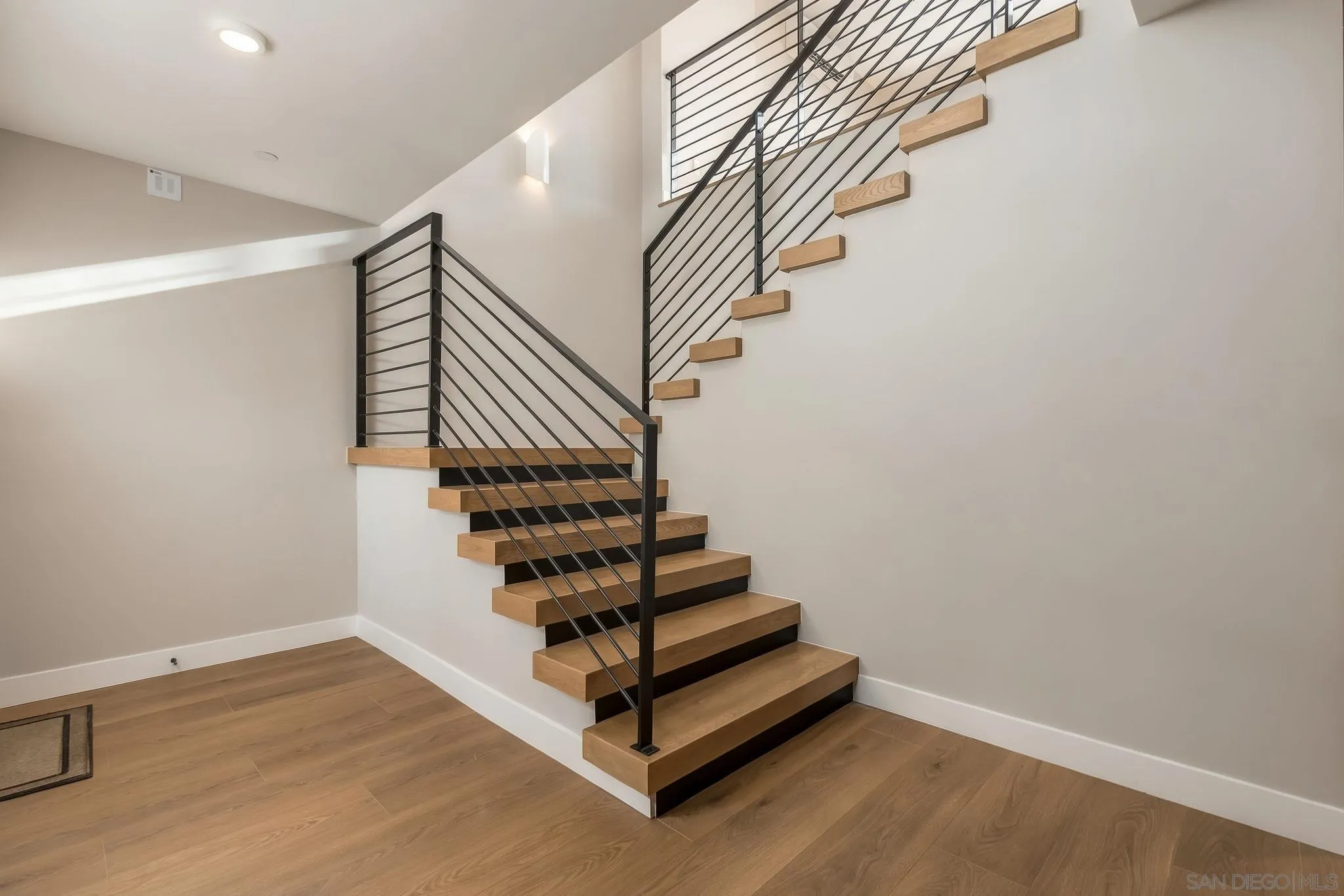 505 N Freeman Street, #201, Oceanside, CA 92054