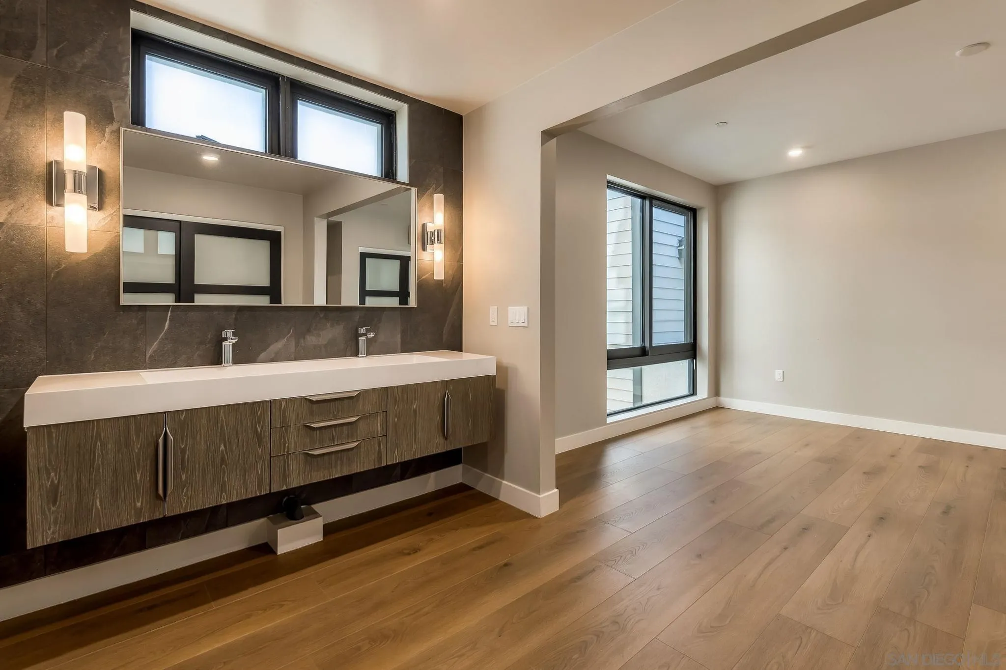 505 N Freeman Street, #201, Oceanside, CA 92054