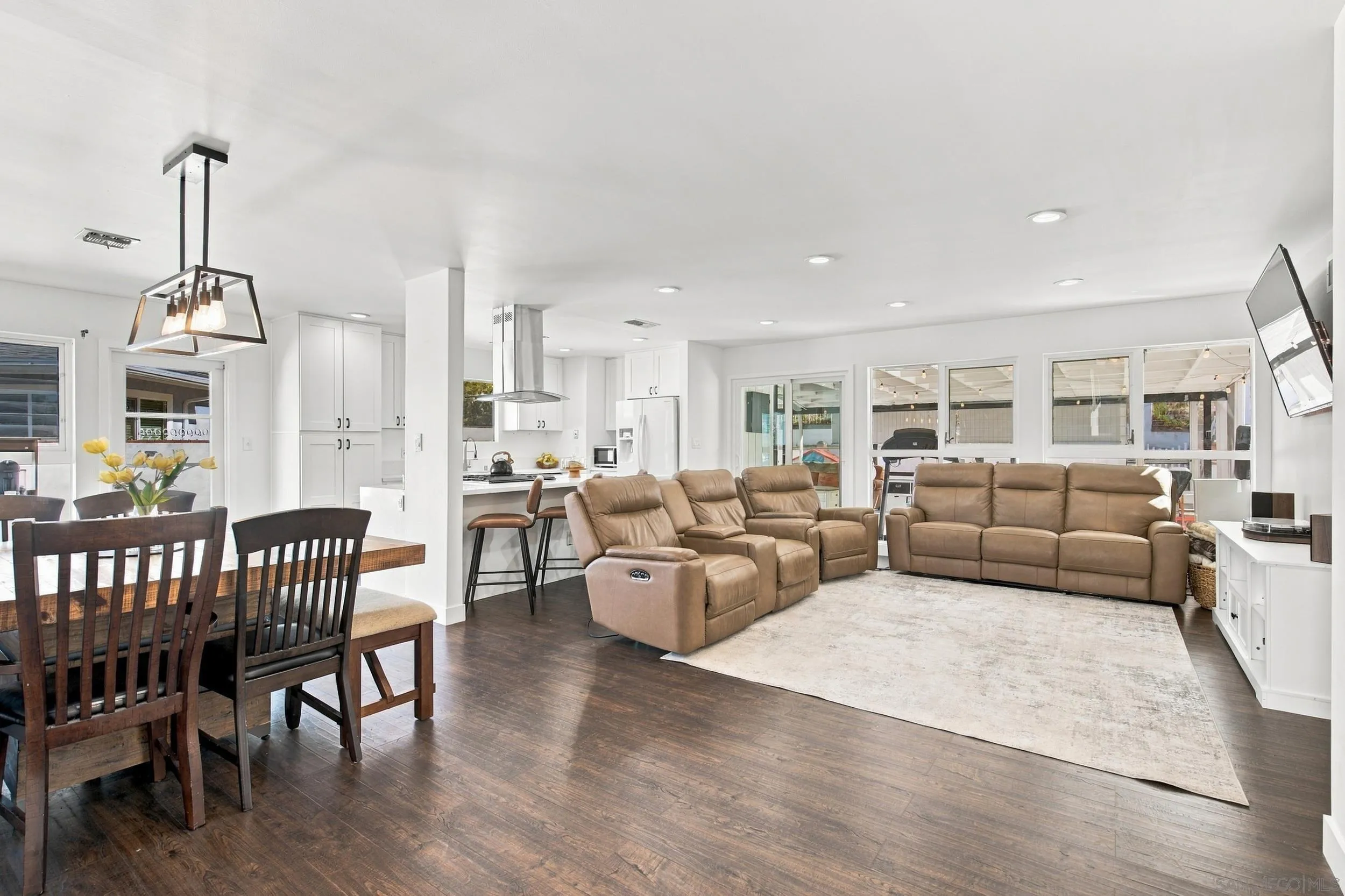 https://cdn.realtyfeed.com/cdn/127/260025415/57f6c53345d08629f862bff5ff5d2ac2.webp