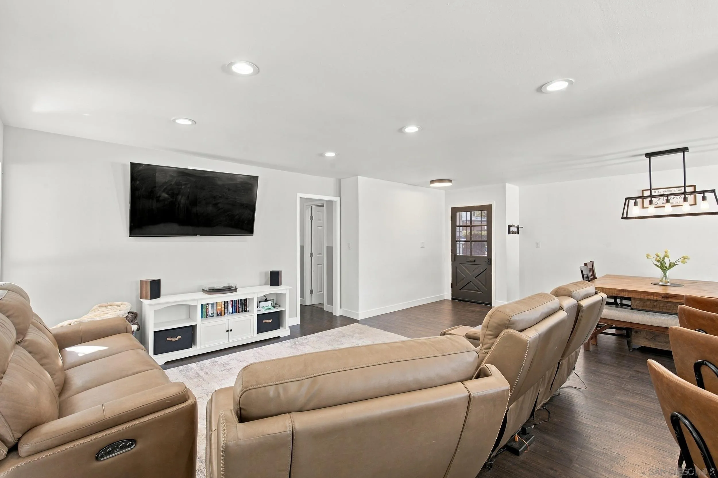 https://cdn.realtyfeed.com/cdn/127/260025415/ba72fc0e3d30ec9d5024c38ebe66cc89.webp