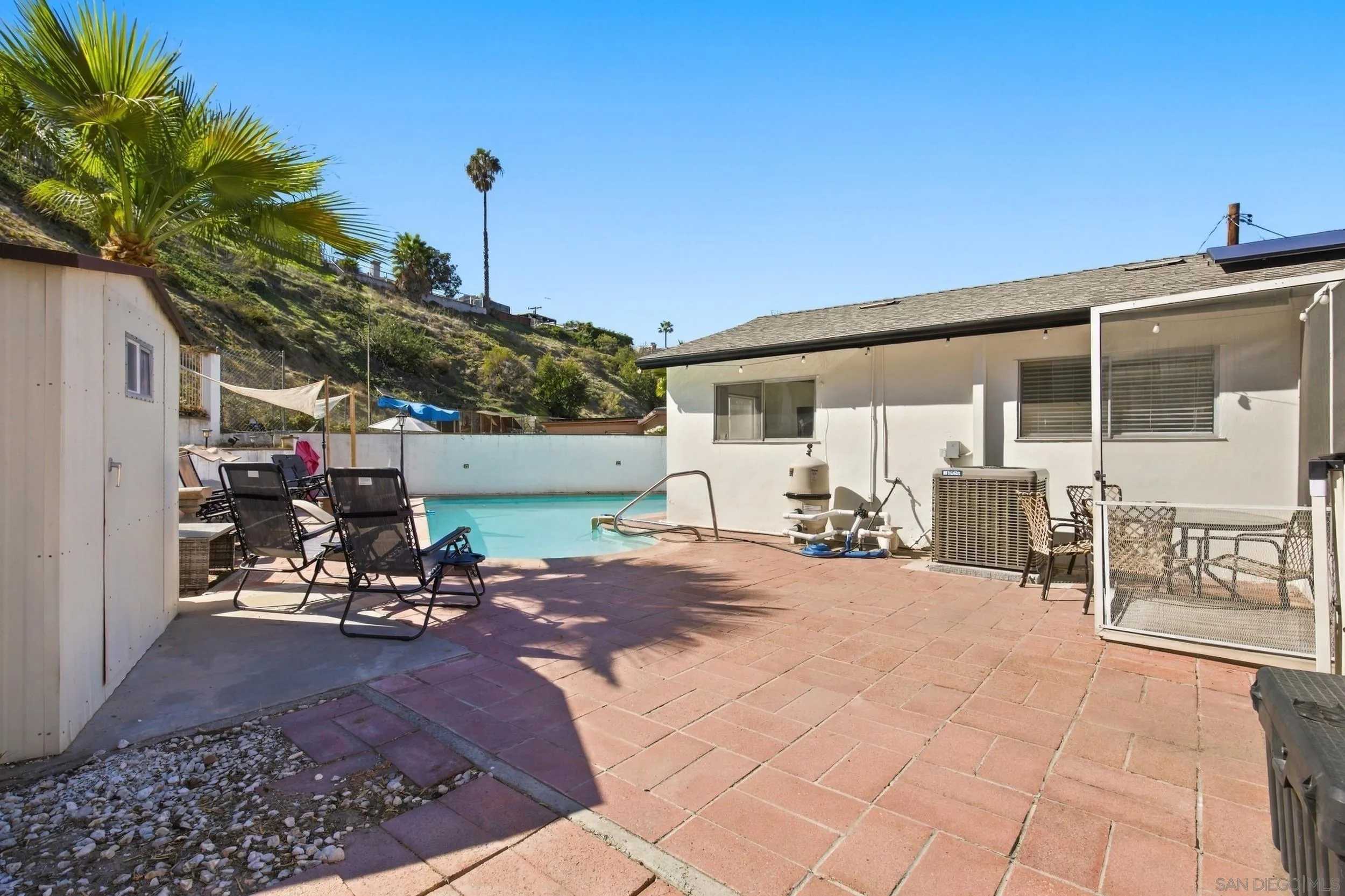 https://cdn.realtyfeed.com/cdn/127/260025415/c1049a3e130f15e0b34e8c8d06738f1d.webp