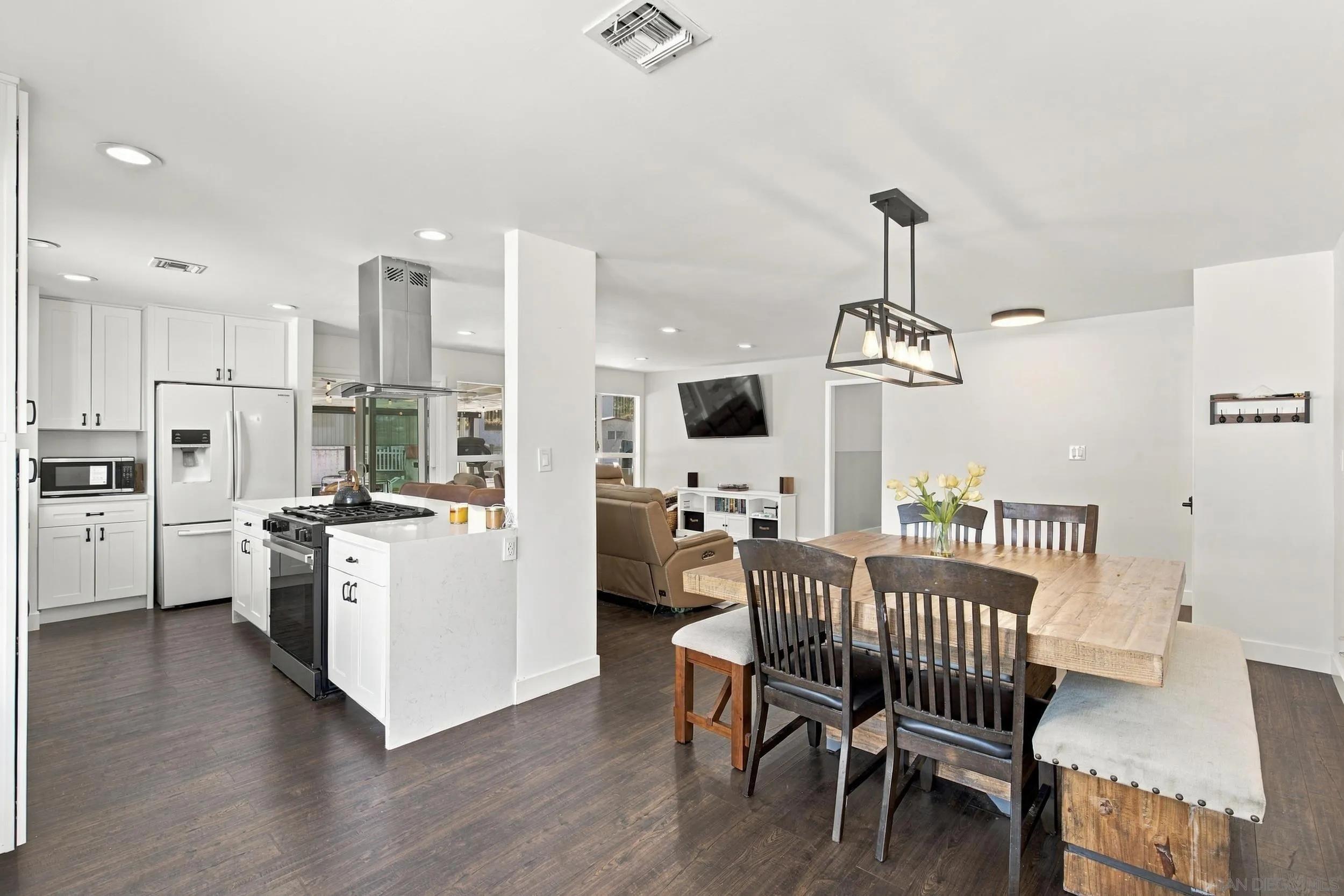 https://cdn.realtyfeed.com/cdn/127/260025415/dc414fd90c25bfa138efed0ed2376365.webp