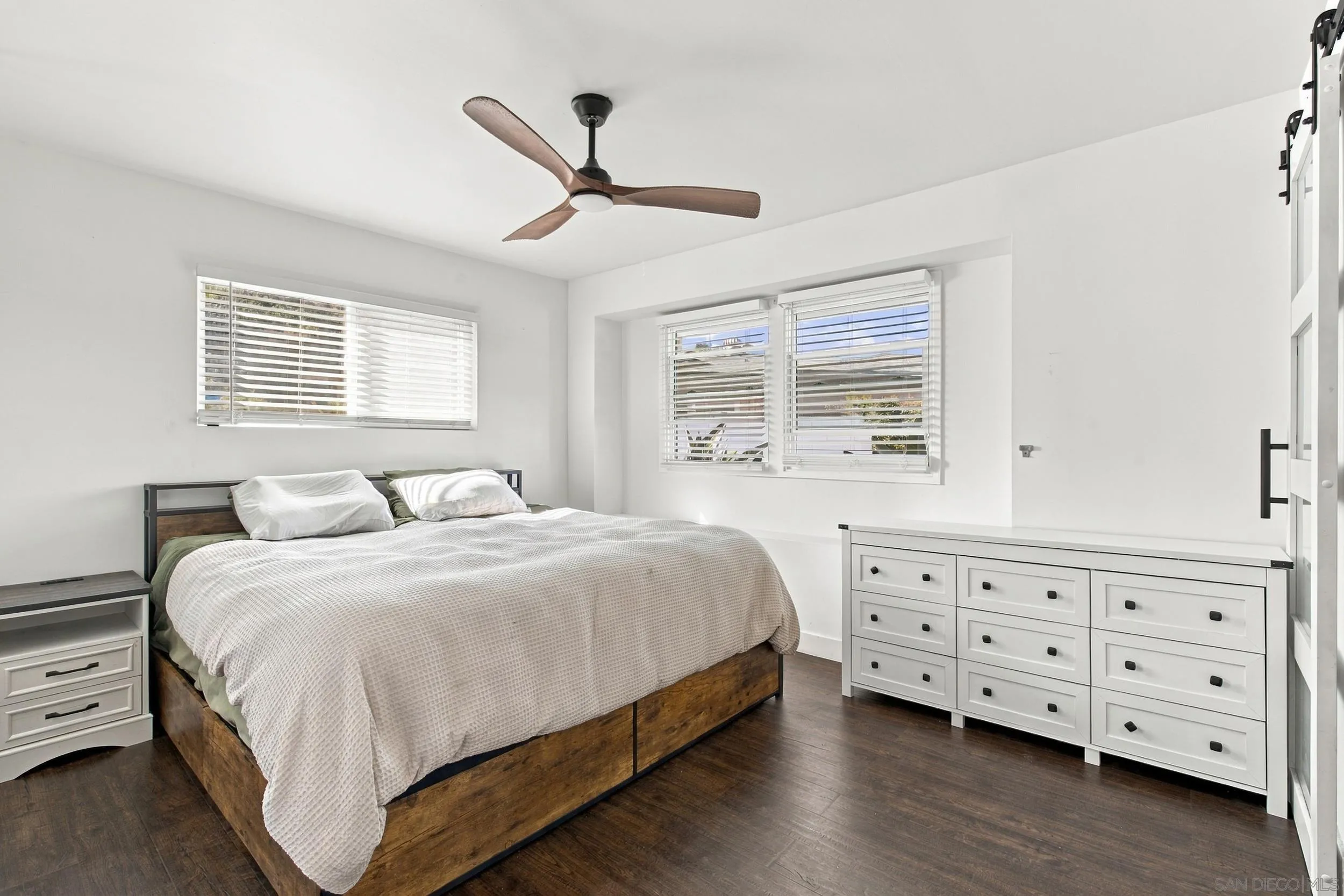 https://cdn.realtyfeed.com/cdn/127/260025415/e96aa6e0e3bc07a7ee04e06d806e7c9d.webp