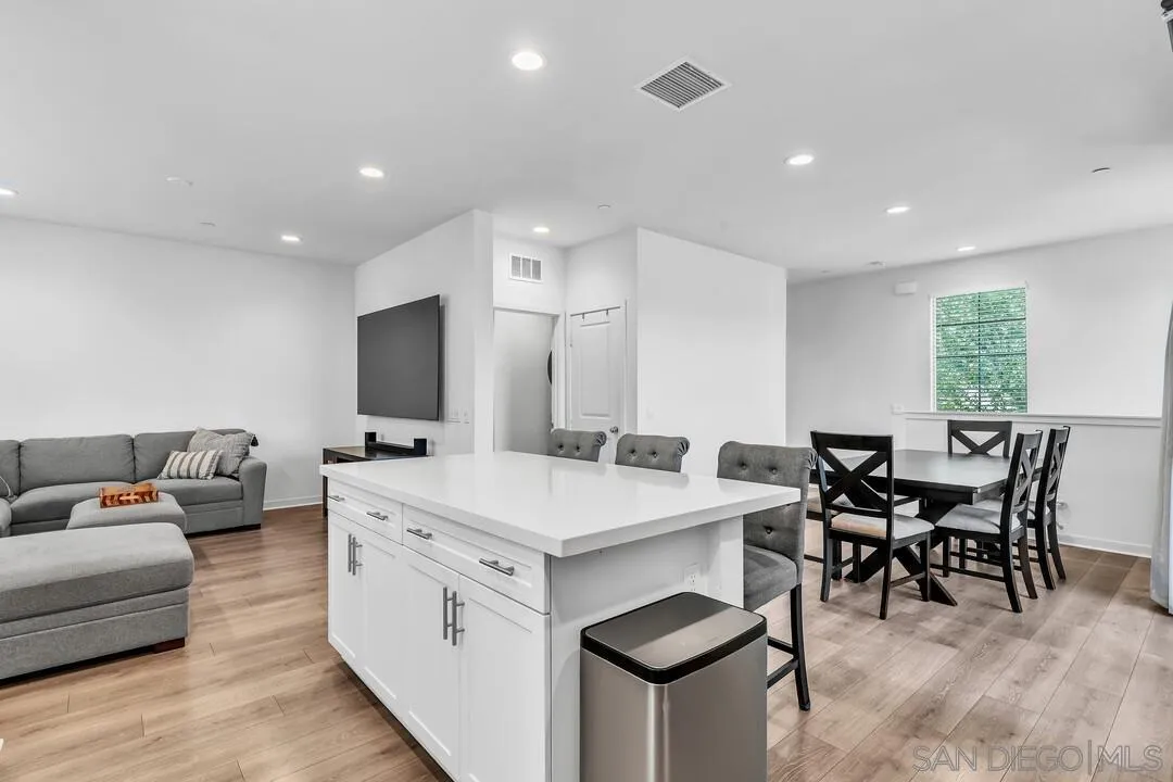 348 Millstream Ct., Santee, CA 92071