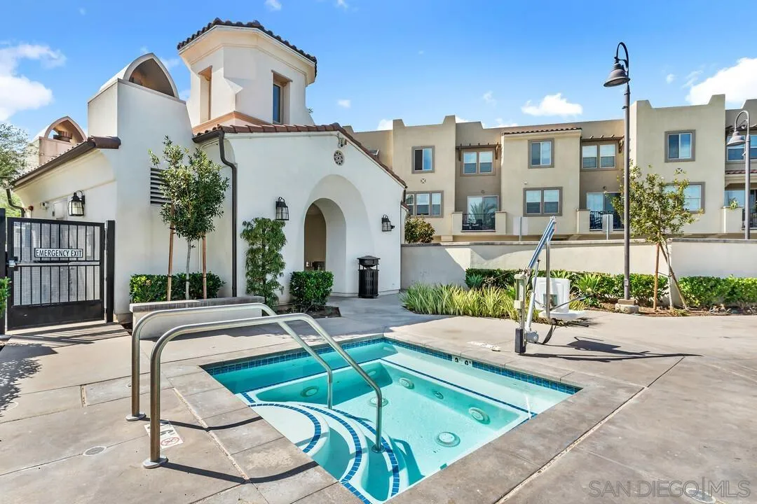 348 Millstream Ct., Santee, CA 92071
