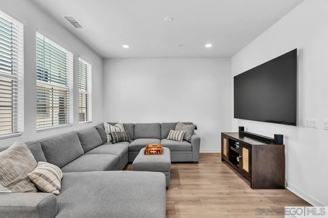 348 Millstream Ct., Santee, CA 92071