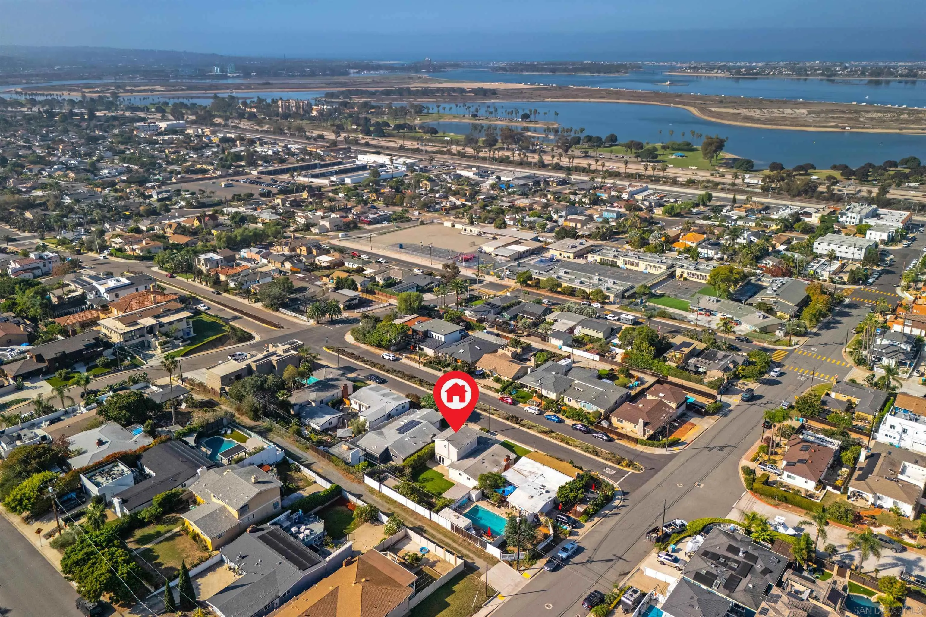 https://cdn.realtyfeed.com/cdn/127/260025433/52744015667a4652e209d211a52ffa07.webp