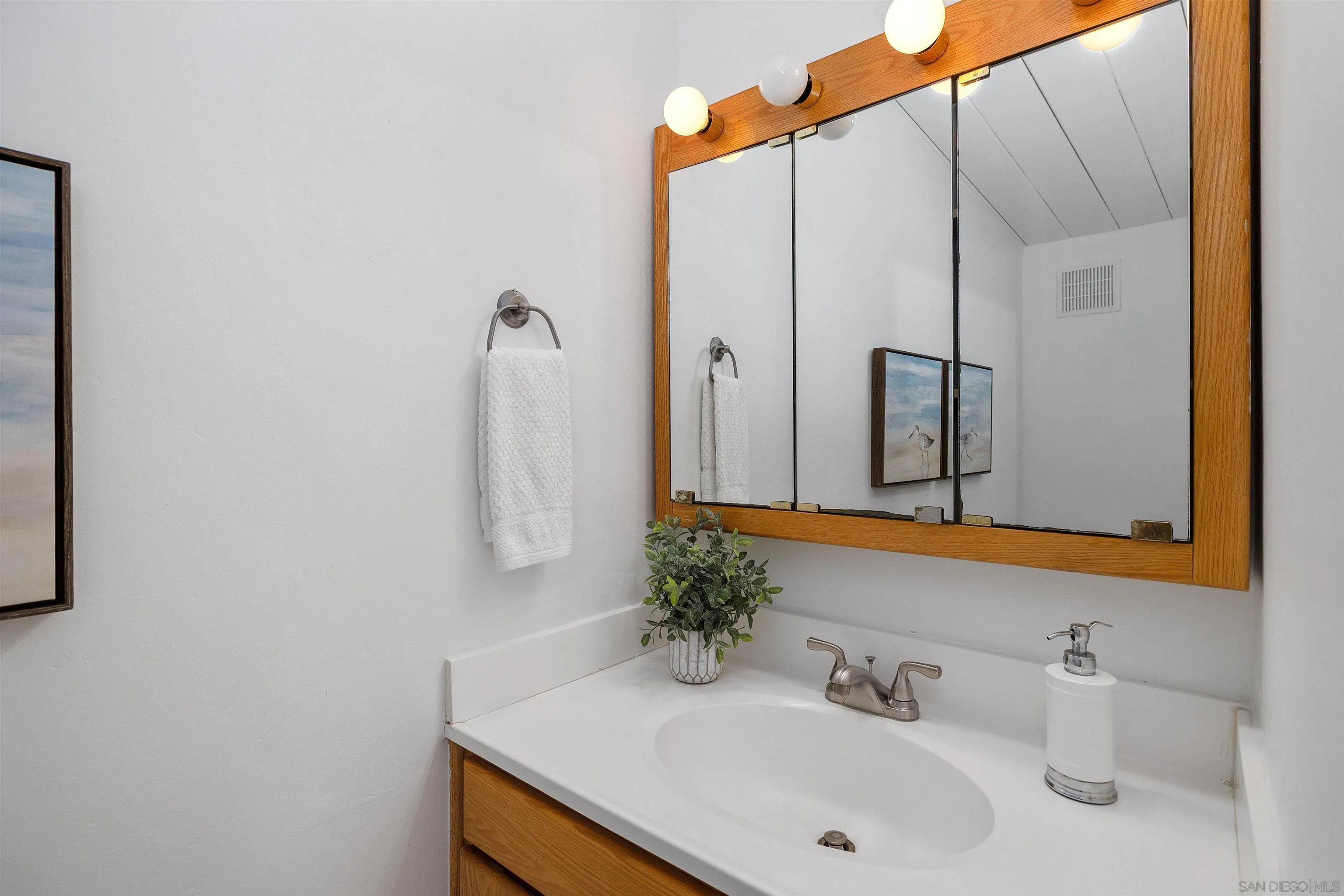 https://cdn.realtyfeed.com/cdn/127/260025433/7dff5f7e6479417a44a1e8cb582f2d51.webp