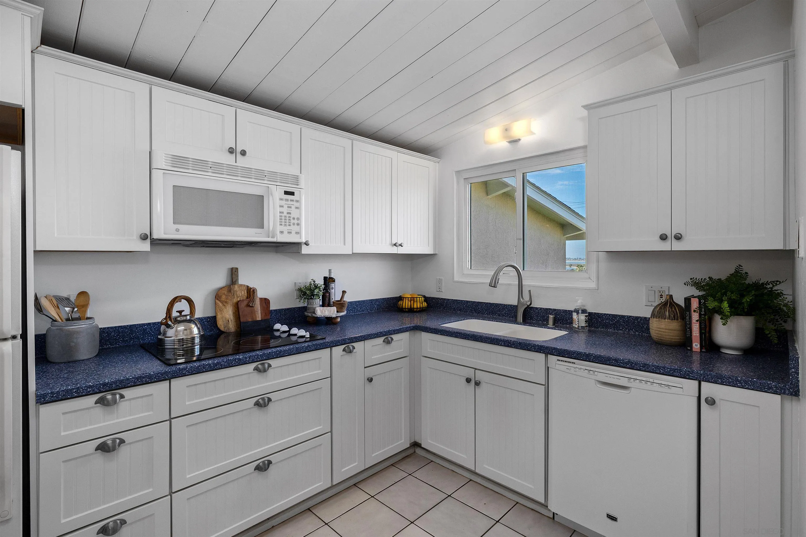 2443 Frankfort St., San Diego, CA 92110 2443 Frankfort St., San Diego, CA 92110