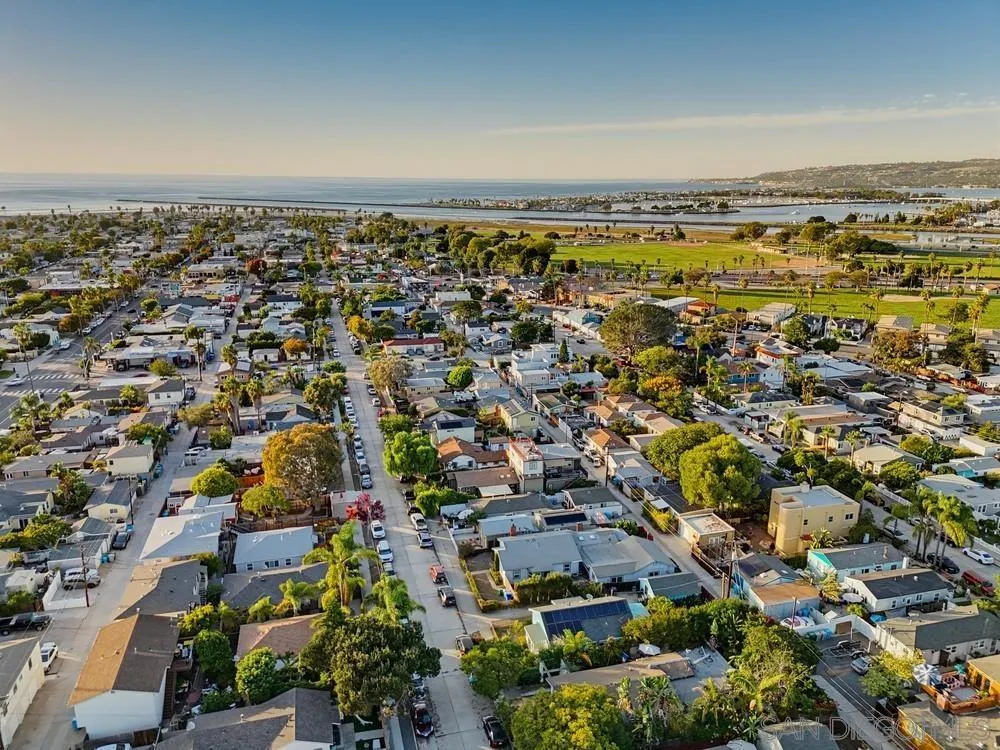 https://cdn.realtyfeed.com/cdn/127/260025436/88df8bf86930f181a34c0da0233256d8.webp