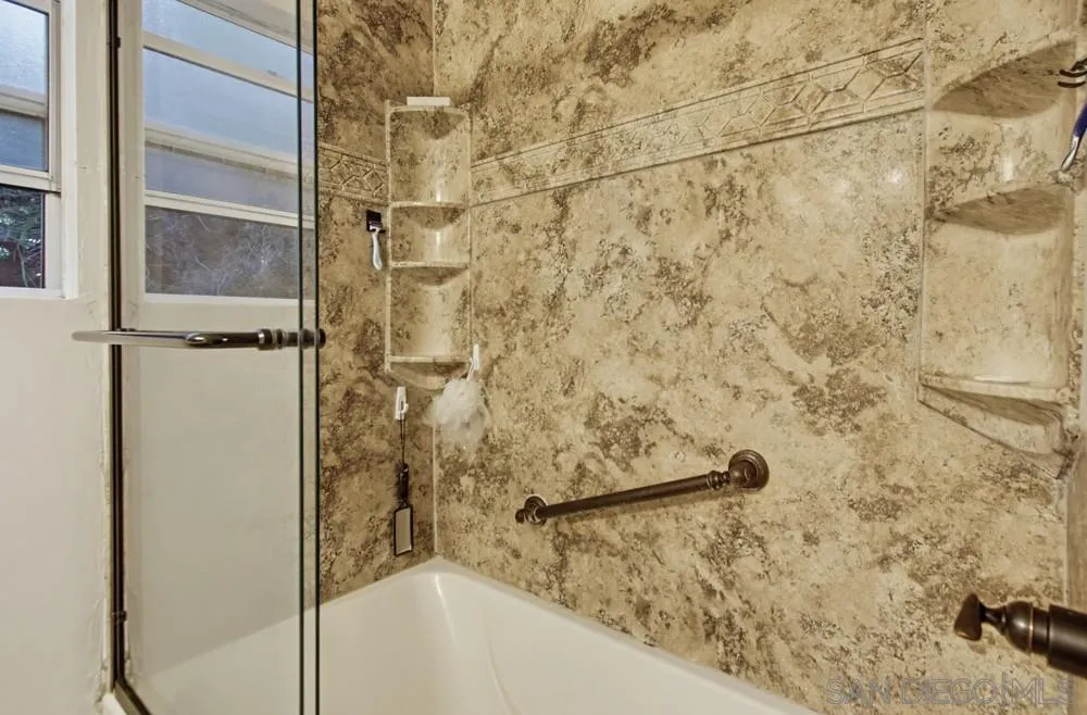 https://cdn.realtyfeed.com/cdn/127/260025436/938cc7aa462d74f64fb5135b2884c10f.webp