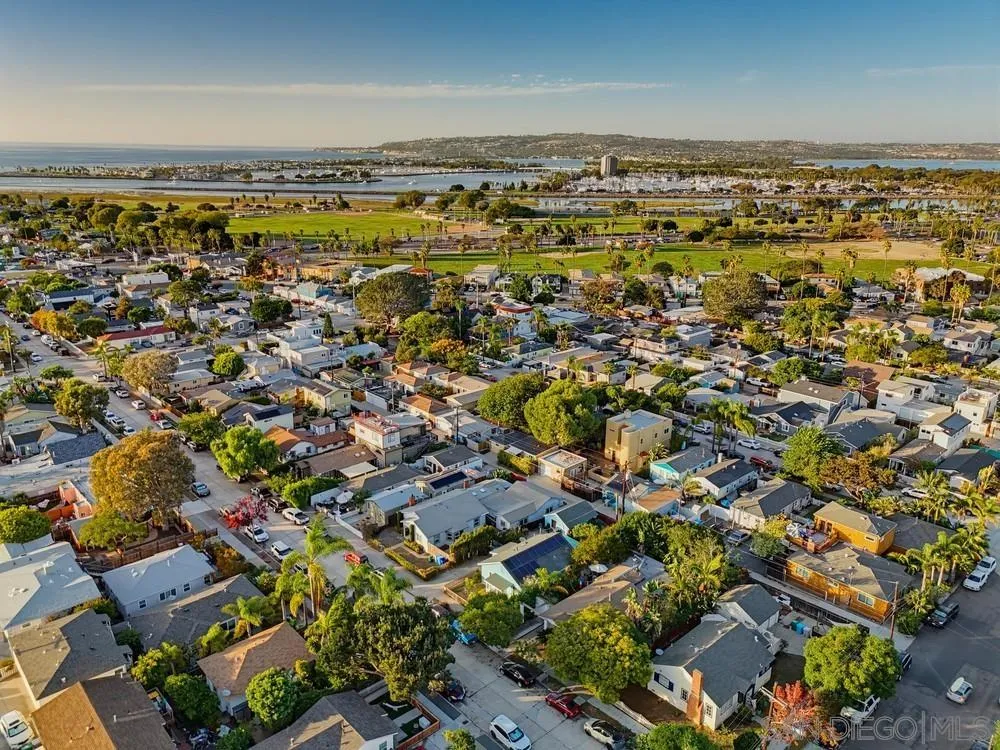https://cdn.realtyfeed.com/cdn/127/260025436/c83891a0784bfee04fc16b2bb5a72517.webp