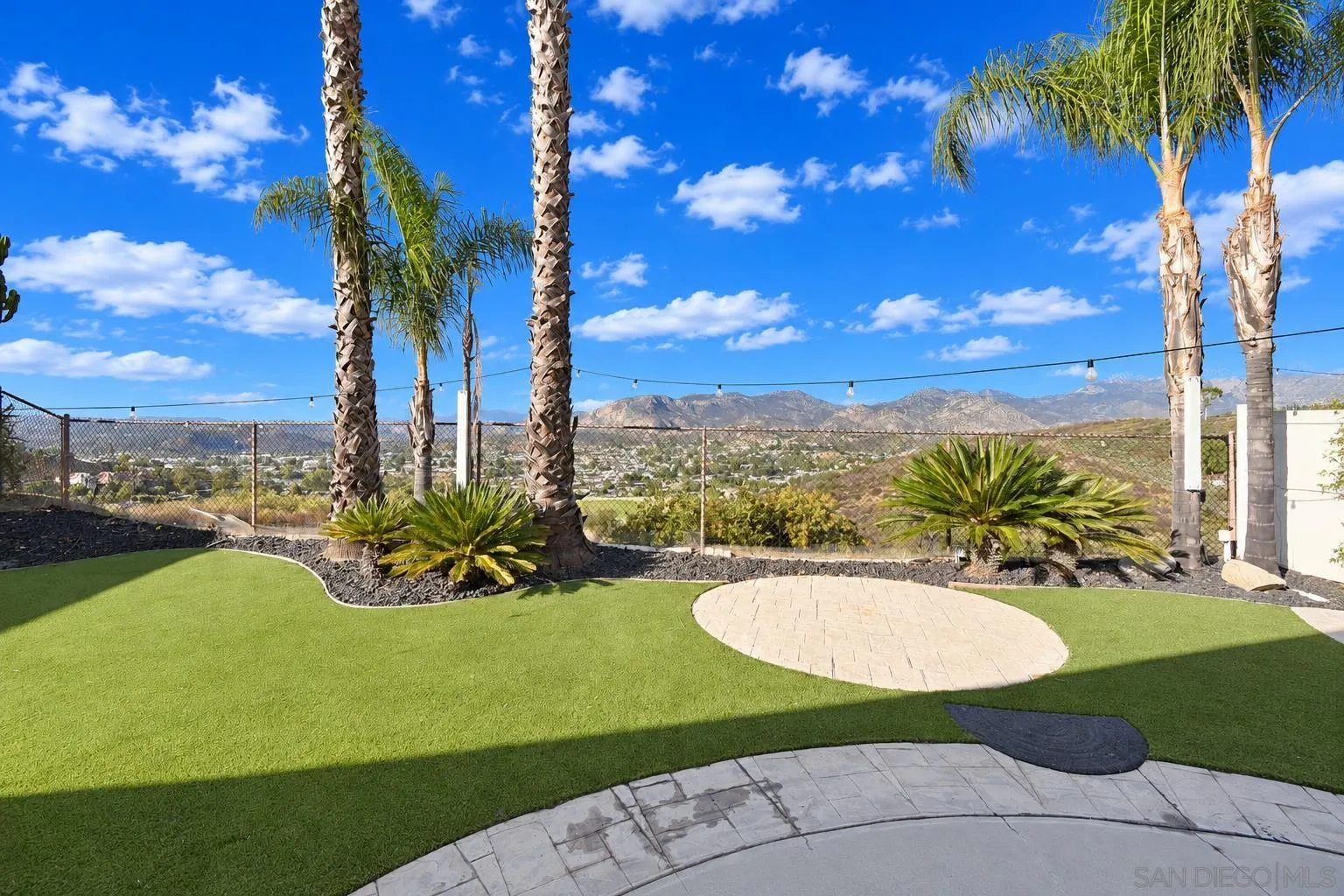 https://cdn.realtyfeed.com/cdn/127/260025437/c22d8a0f5cee5a86f7538e70ec765aed.webp