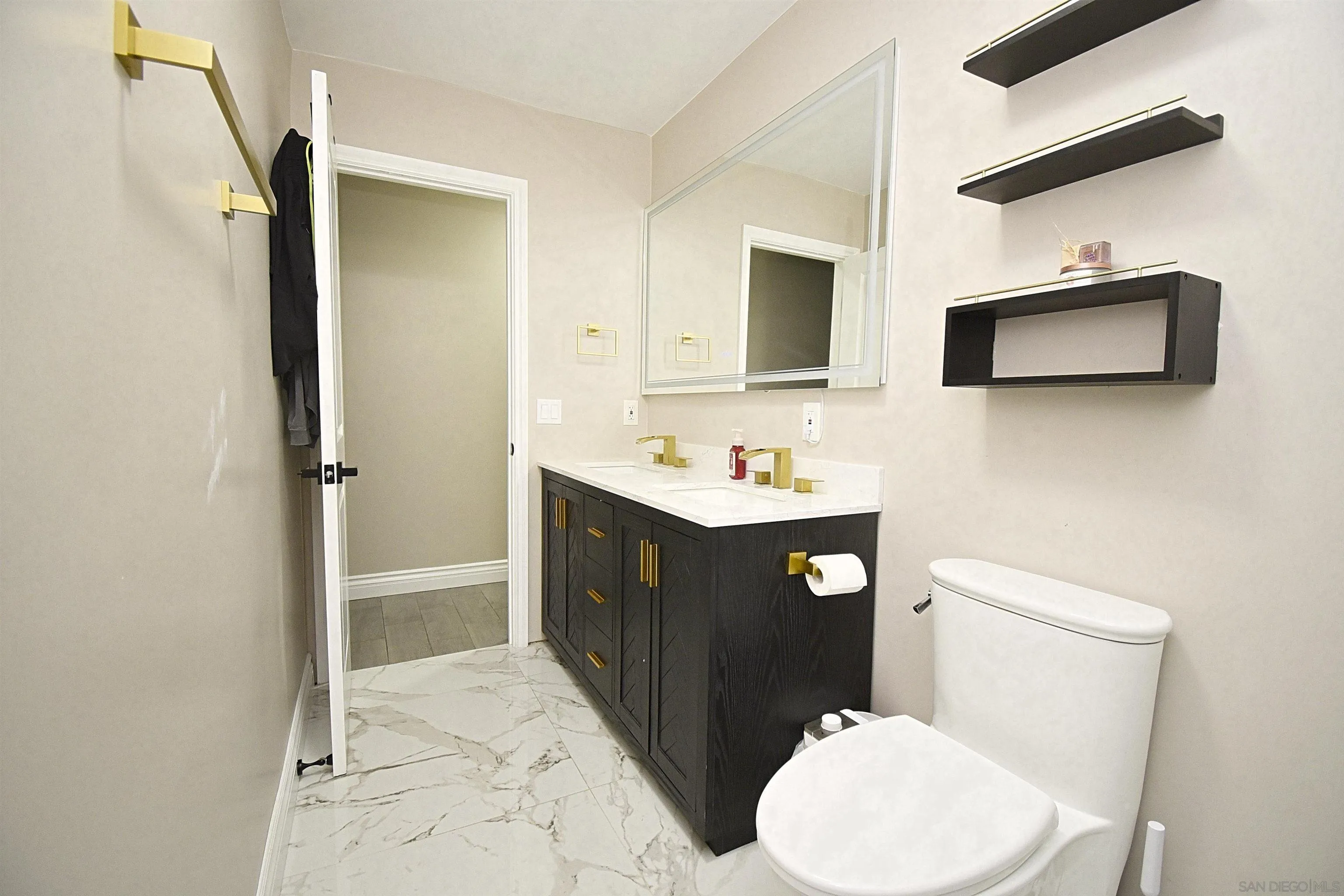 https://cdn.realtyfeed.com/cdn/127/260025437/eacf63fc605da1e2bebddc972a4eee36.webp