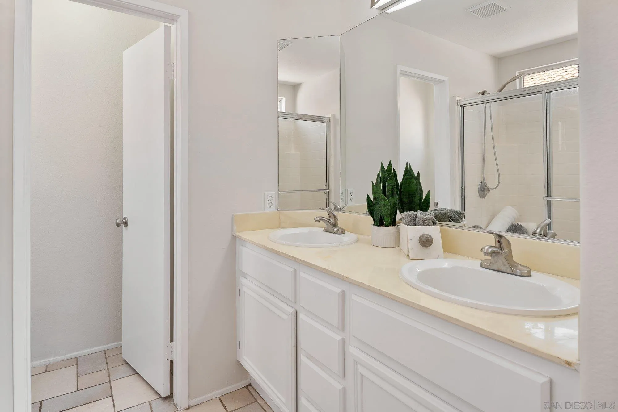 https://cdn.realtyfeed.com/cdn/127/260025438/04a0584ec668969e310857576400a719.webp
