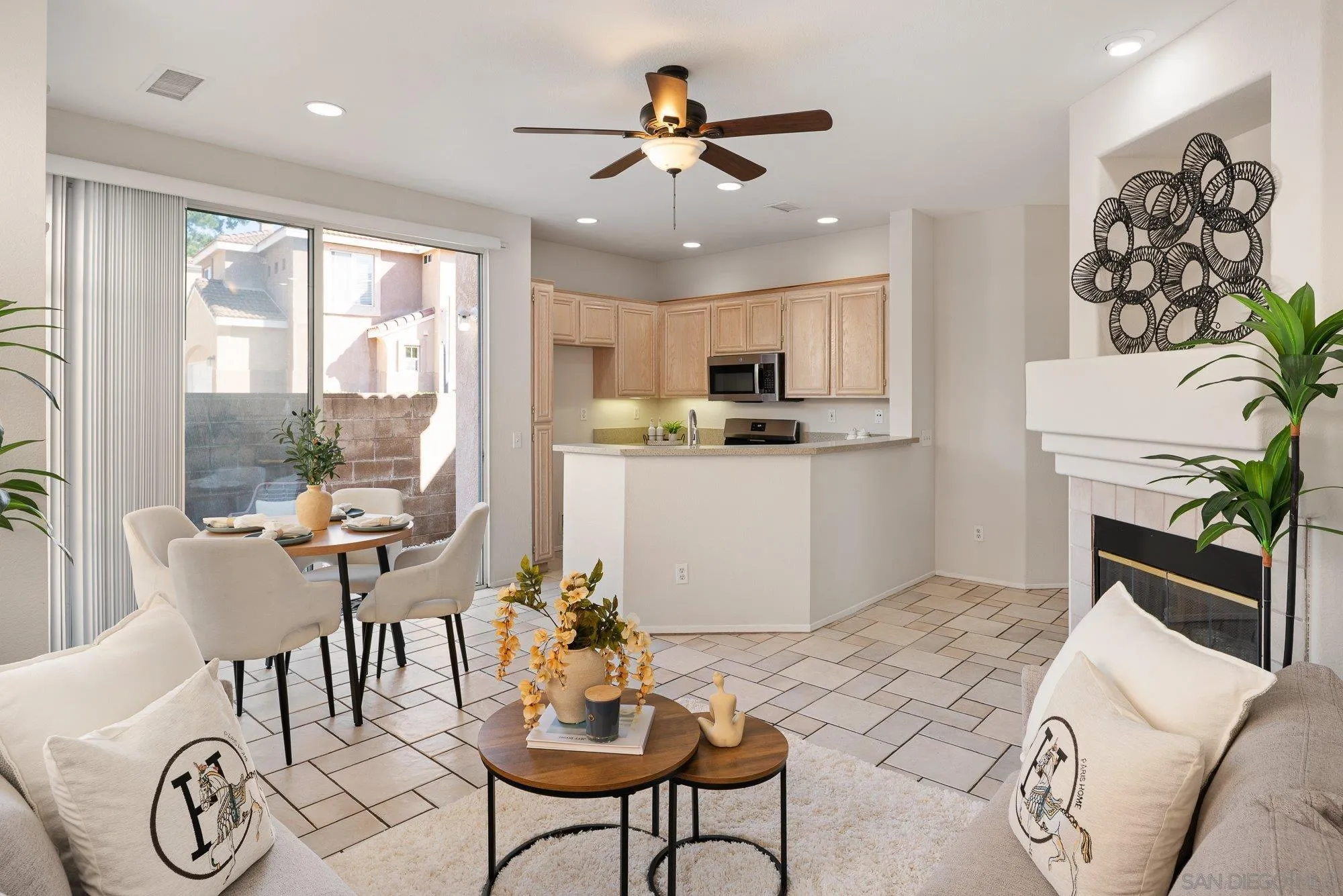 https://cdn.realtyfeed.com/cdn/127/260025438/1c0d277f4a3d7cb6880fdd8fb6ae1d9a.webp