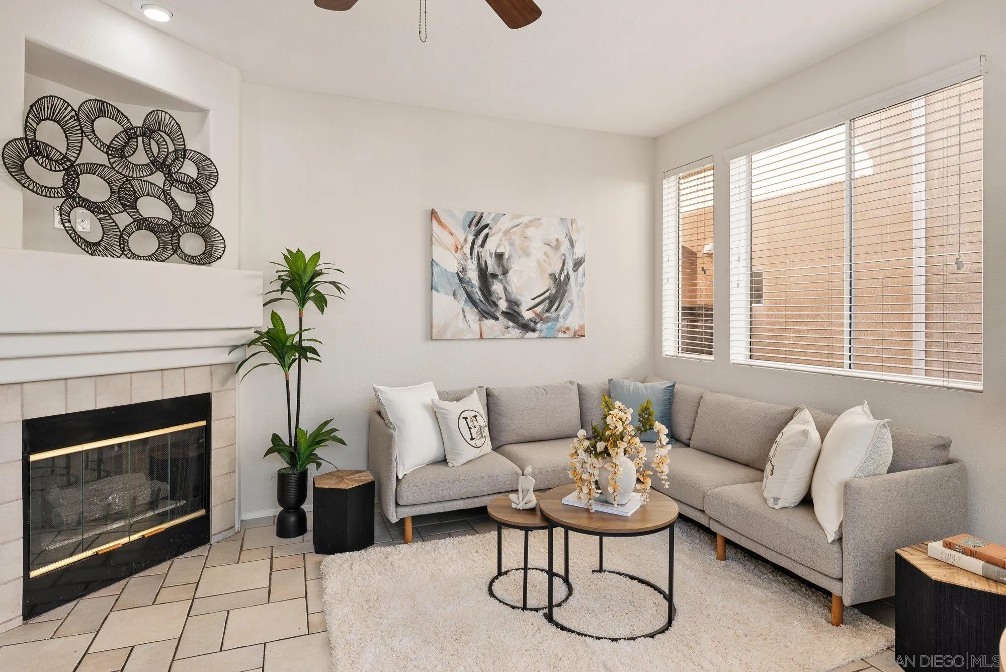 https://cdn.realtyfeed.com/cdn/127/260025438/7f9f437e08b58bf8a40bbc840c232956.webp