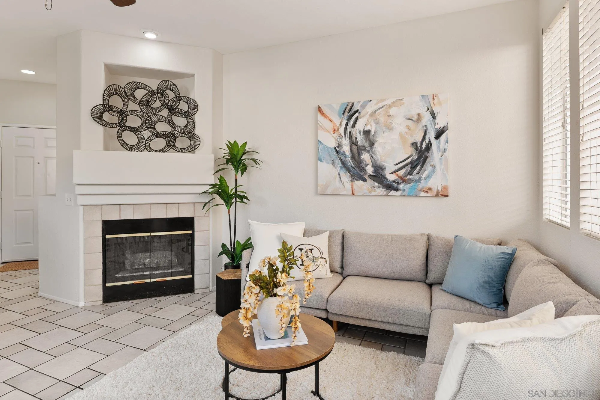 https://cdn.realtyfeed.com/cdn/127/260025438/a387ec72f3ff967eb82e13c77a3cb90f.webp
