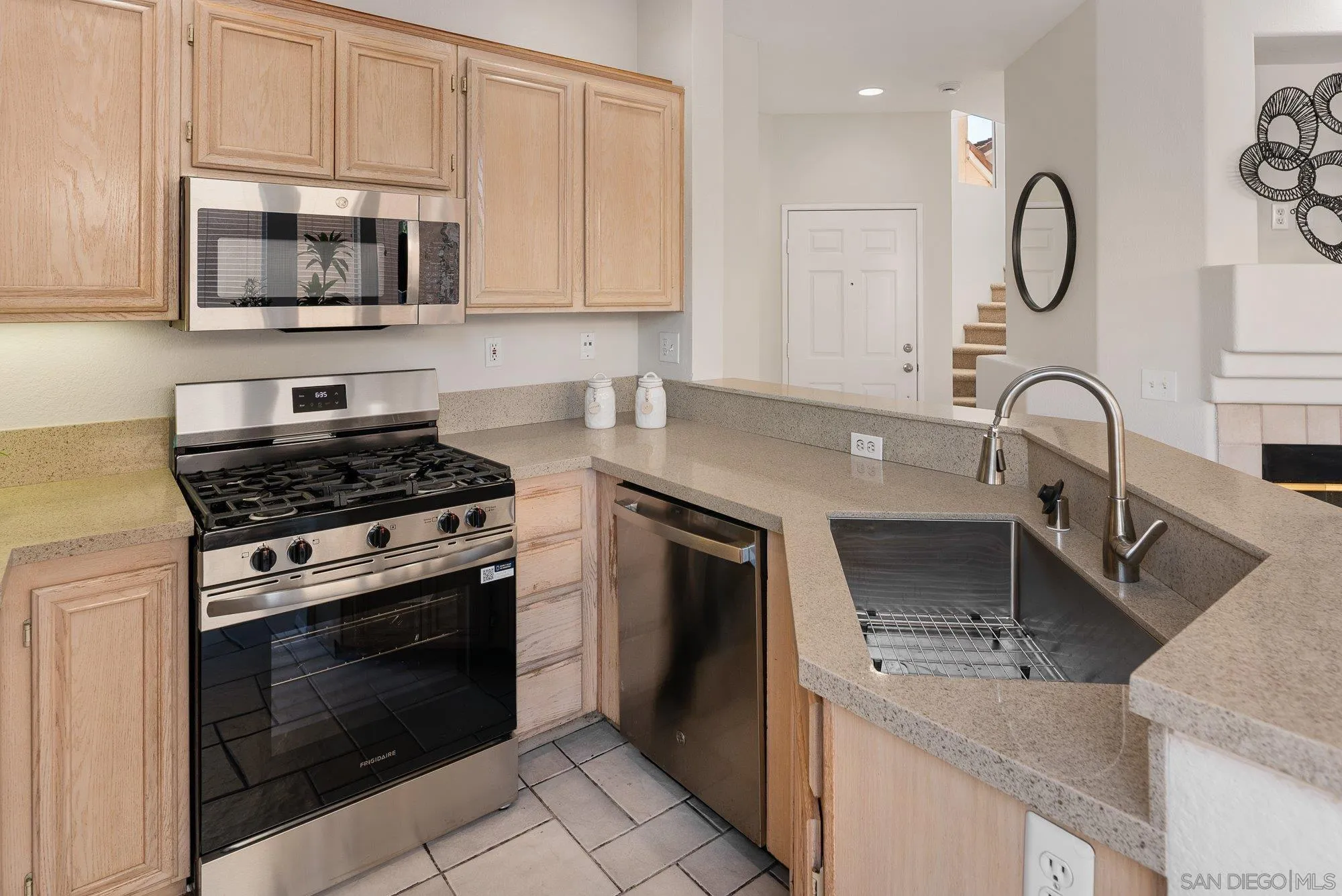 https://cdn.realtyfeed.com/cdn/127/260025438/e2e744f563b473b031c0db918e362a6e.webp