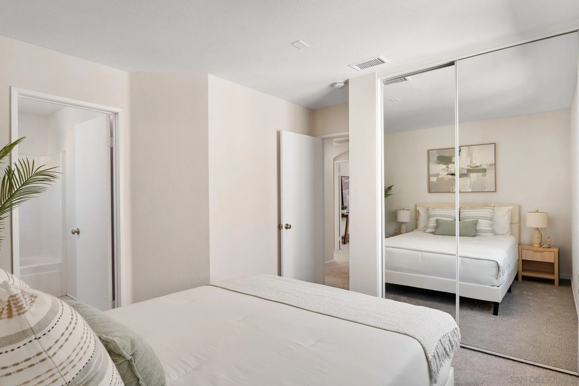 https://cdn.realtyfeed.com/cdn/127/260025438/ee792f99298800d6a0d1a01b40f1d3a0.webp