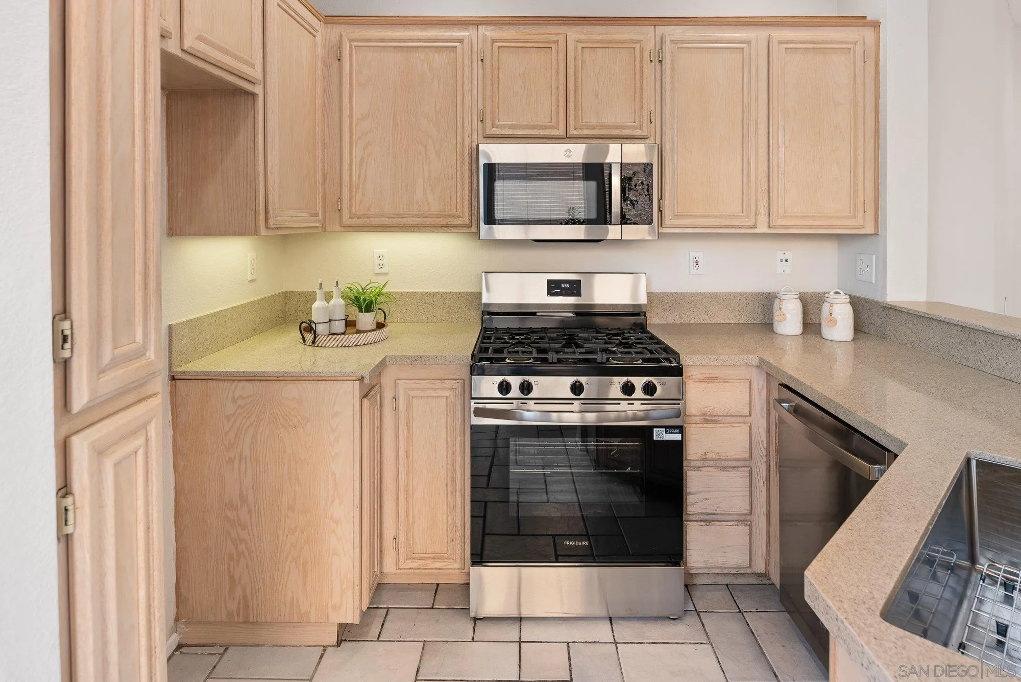https://cdn.realtyfeed.com/cdn/127/260025438/f704bbdf4ee02f043953195fad1d3904.webp