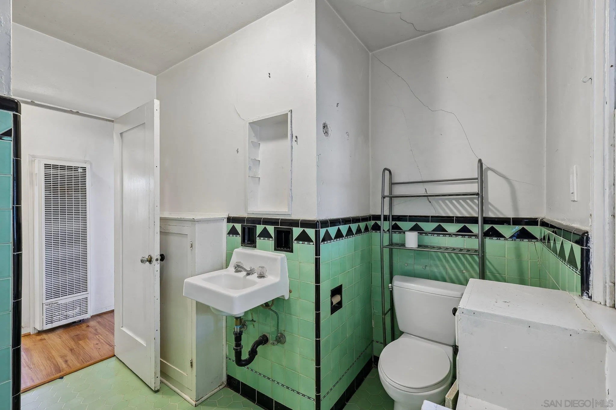 https://cdn.realtyfeed.com/cdn/127/260025442/5c474b84aeebe845295c2dc9d37c8f26.webp