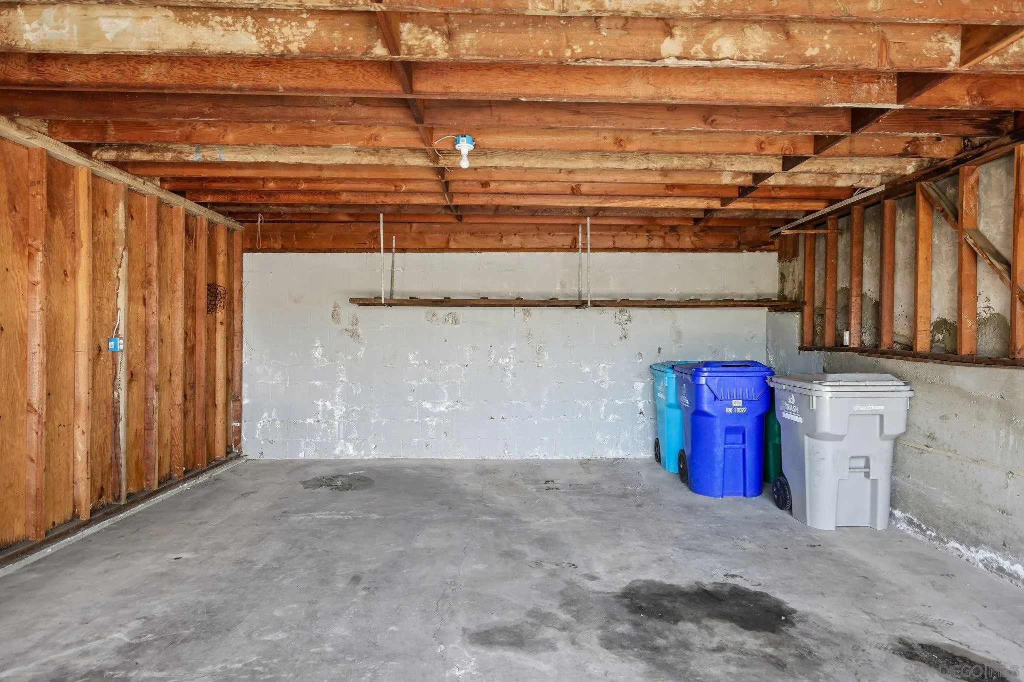 https://cdn.realtyfeed.com/cdn/127/260025442/b77b6edaef0b7bfb5b0b35fc9cc2c981.webp