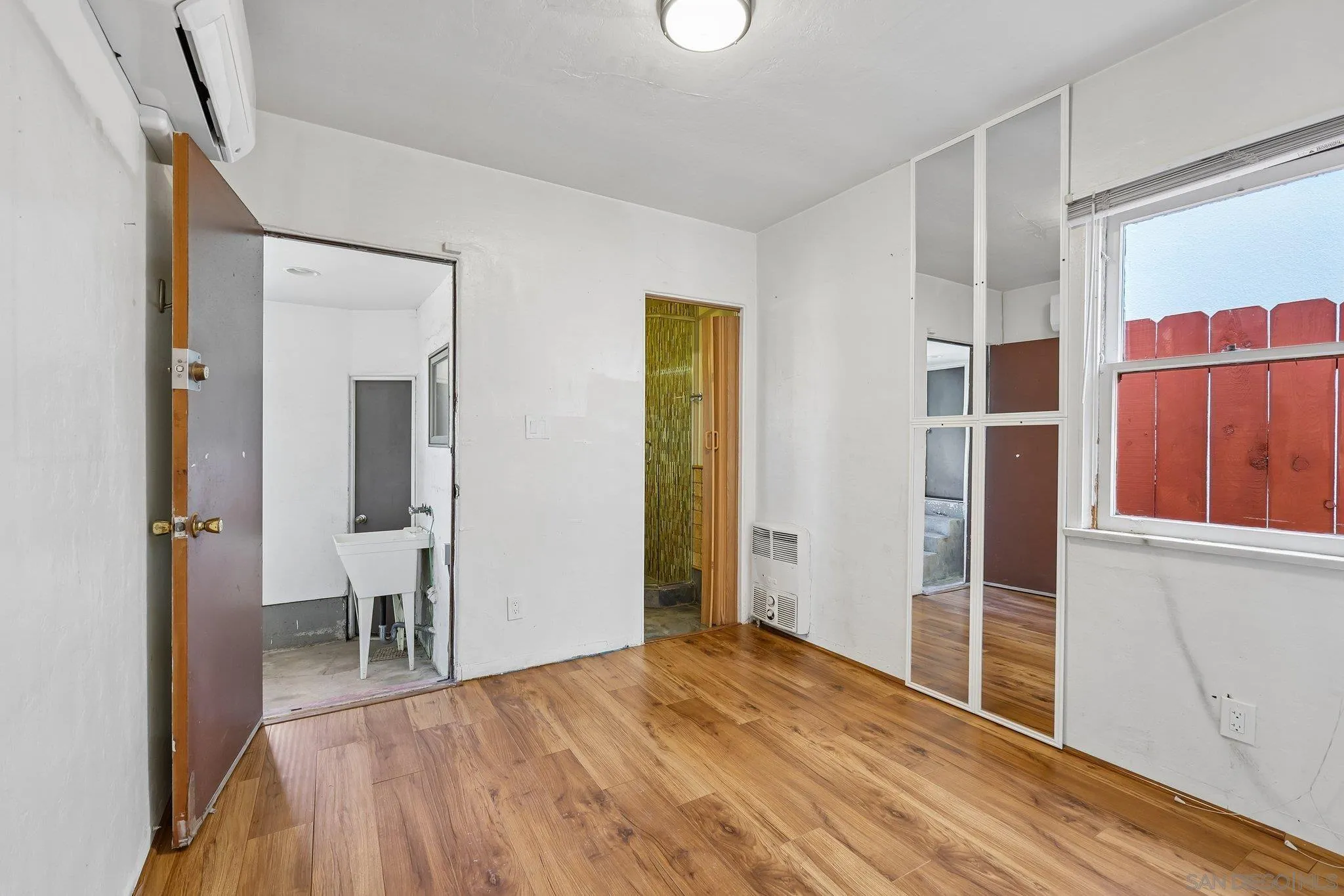 https://cdn.realtyfeed.com/cdn/127/260025442/de3132b8ef89ff9ff1ae3a6e9b571a7f.webp