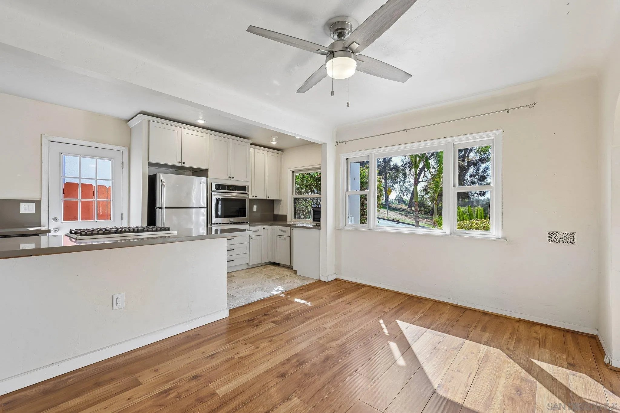 https://cdn.realtyfeed.com/cdn/127/260025442/ea5314529b9925a4a46378eaf64f8f0d.webp