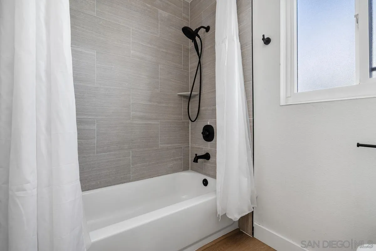 https://cdn.realtyfeed.com/cdn/127/260025443/d7e2e46d2ecf70914ecfe2dd8eb1f040.webp