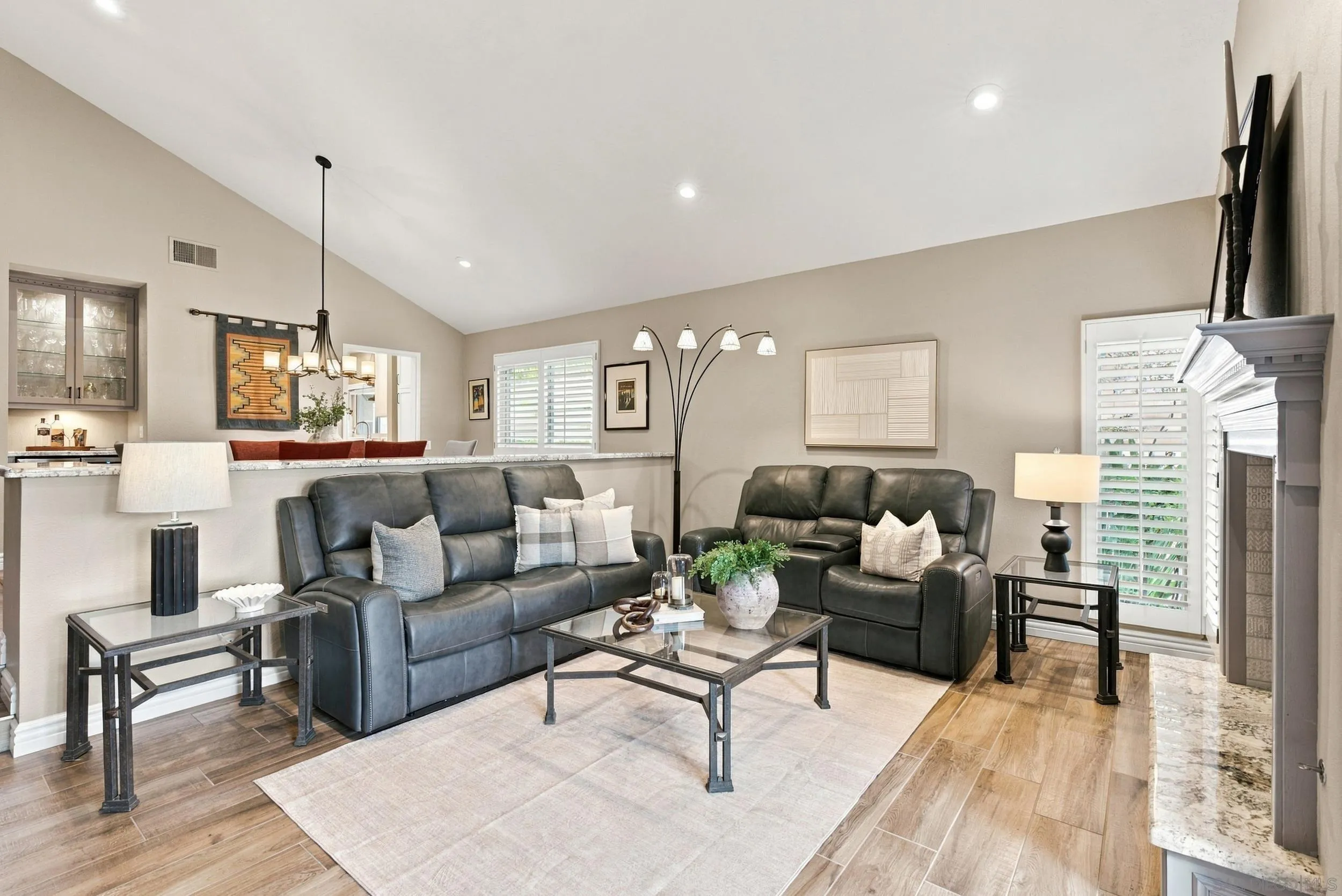 https://cdn.realtyfeed.com/cdn/127/260025457/fca0034e3af5c2fca7d205fff893aeb8.webp