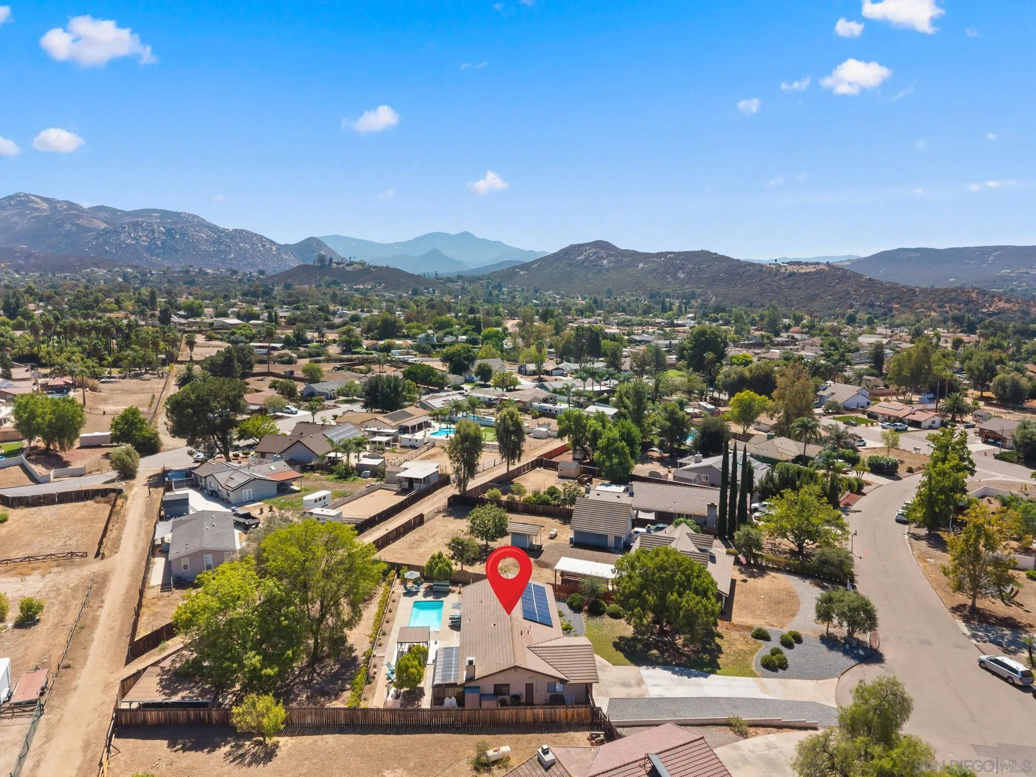 https://cdn.realtyfeed.com/cdn/127/260025461/43f5c4ad5f0aeb3e11dd4e9e042df428.webp