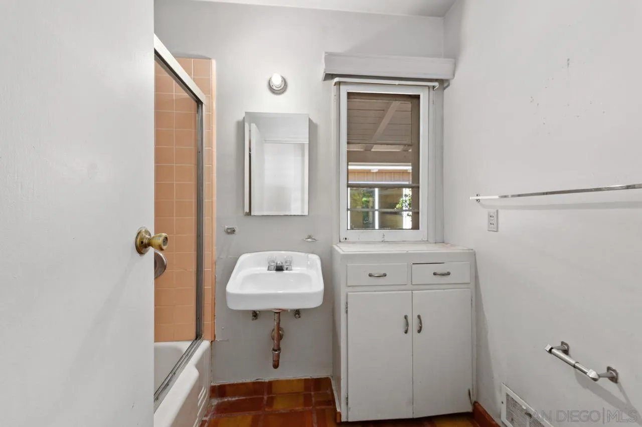 https://cdn.realtyfeed.com/cdn/127/260025468/bbe0b078359bf0bdc79fa2f787f2784d.webp