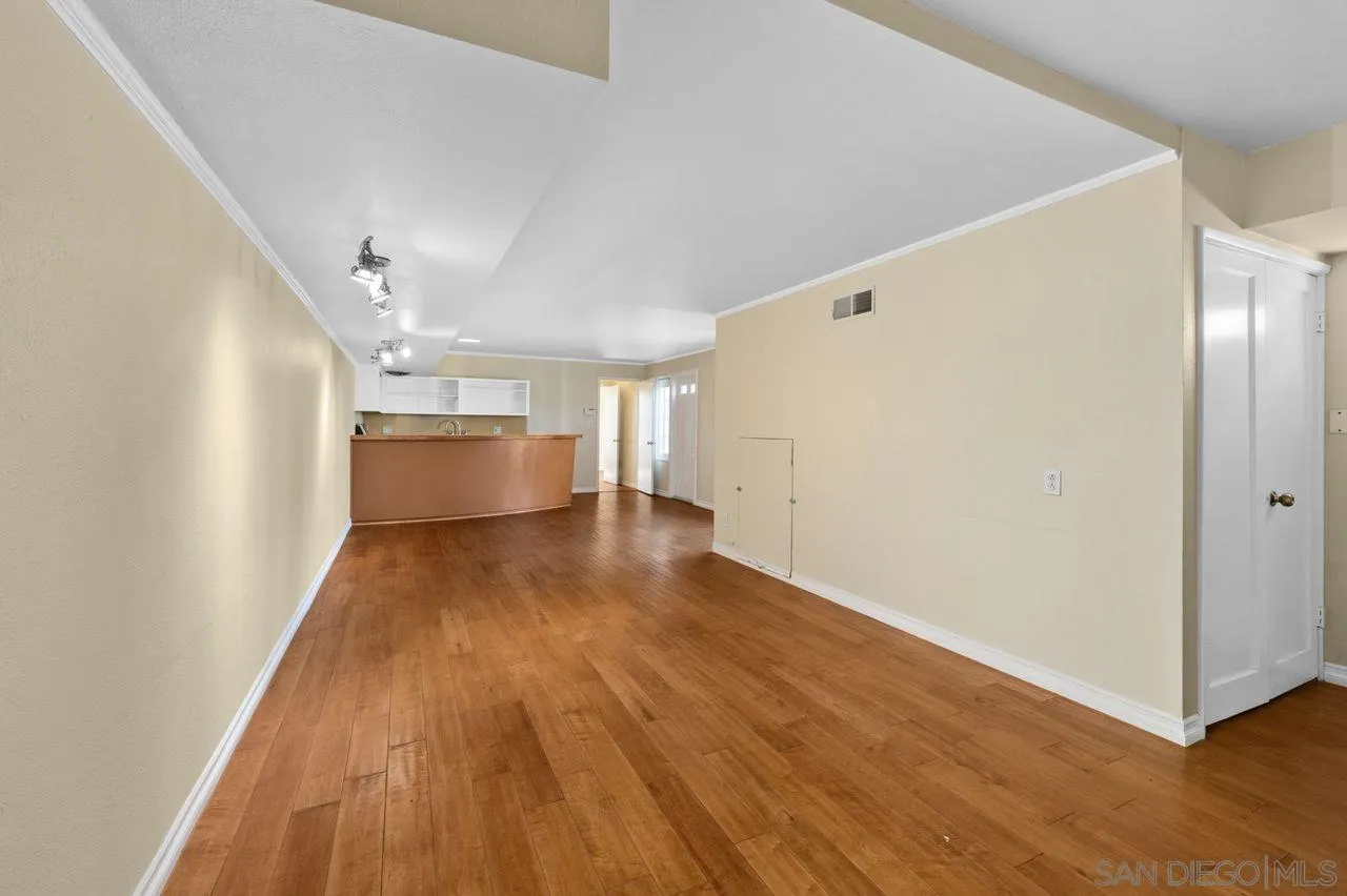 https://cdn.realtyfeed.com/cdn/127/260025468/c8ea784540ca0f414945558512f985ee.webp
