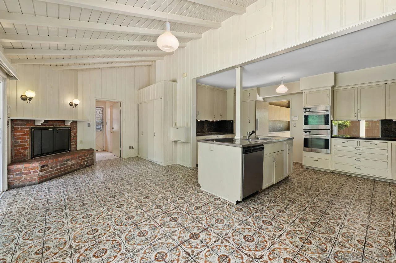 2425 Arista Ct, San Diego, CA 92103 2425 Arista Ct, San Diego, CA 92103