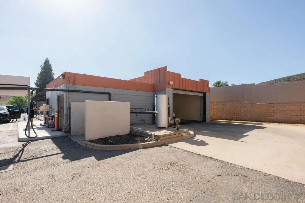 7751 Mission Gorge Road, Santee, CA 92071