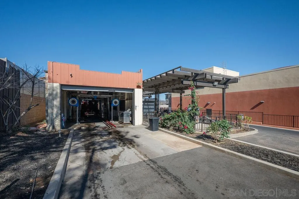 7751 Mission Gorge Road, Santee, CA 92071