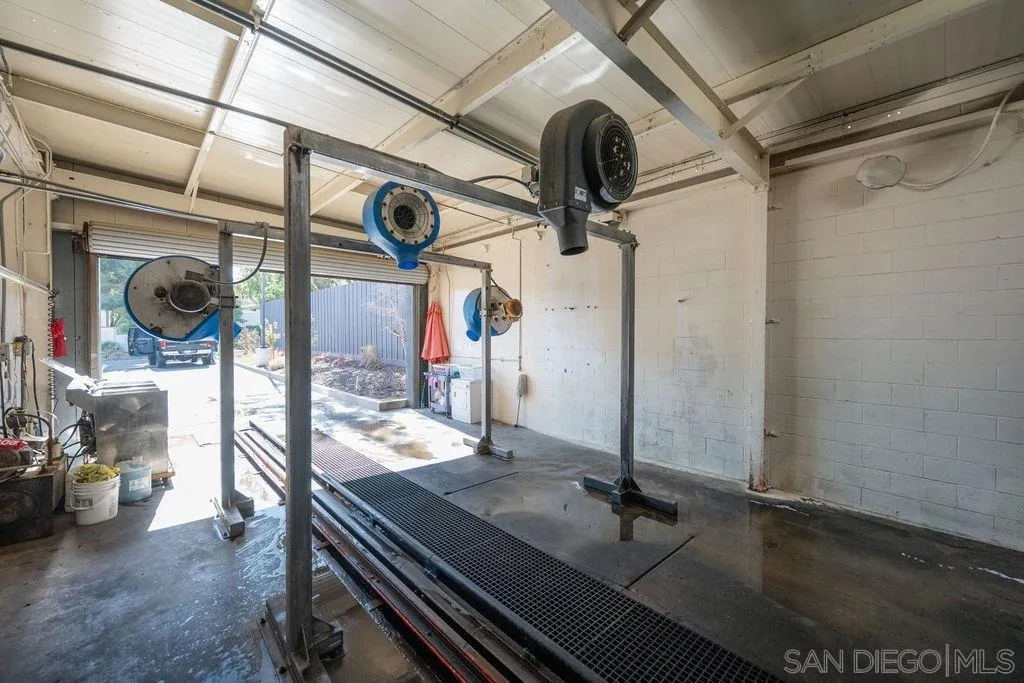 7751 Mission Gorge Road, Santee, CA 92071