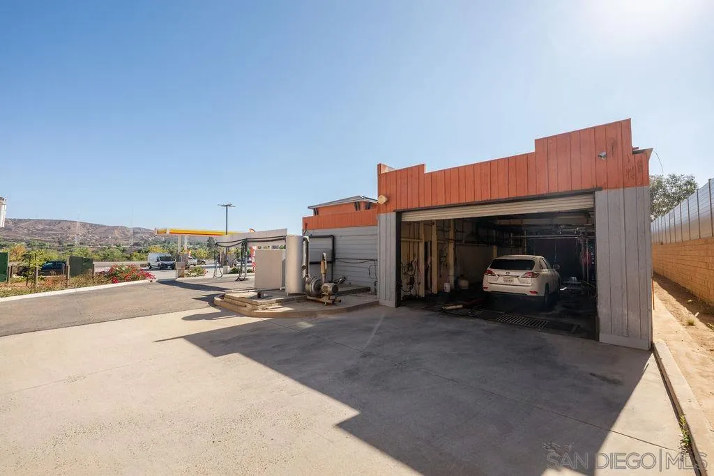 7751 Mission Gorge Road, Santee, CA 92071
