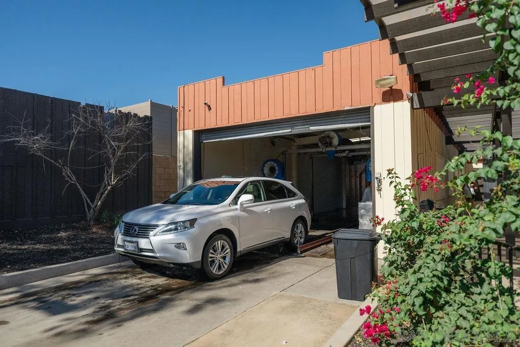 7751 Mission Gorge Road, Santee, CA 92071
