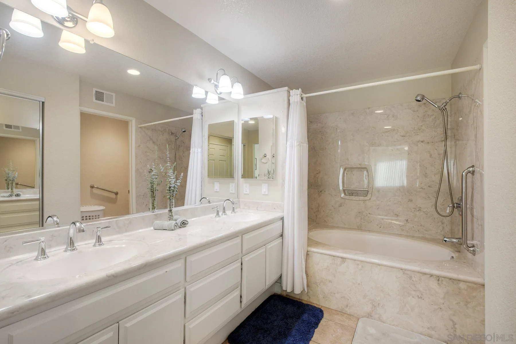 https://cdn.realtyfeed.com/cdn/127/260025472/93ec8d58b7a49bb09592a20ed1a17513.webp