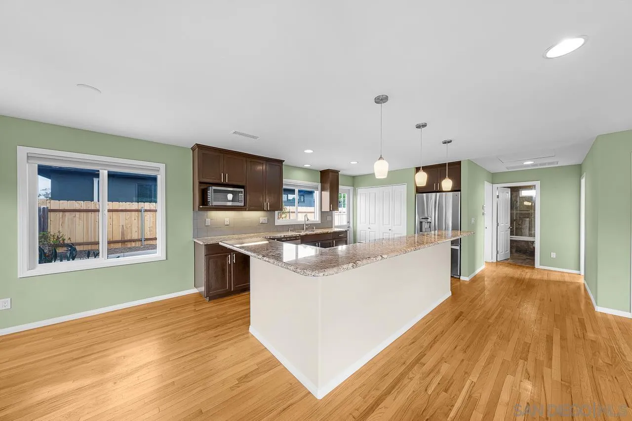 https://cdn.realtyfeed.com/cdn/127/260025478/0614f017fa4e0af0a9d5250c66ff5d3d.webp